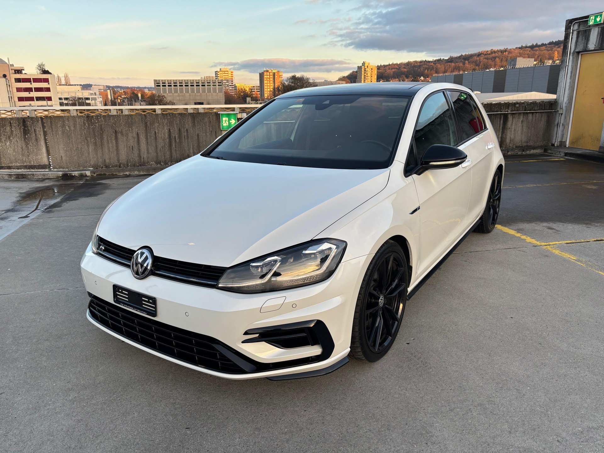 VW Golf 2.0 TSI R 4Motion DSG-image-1