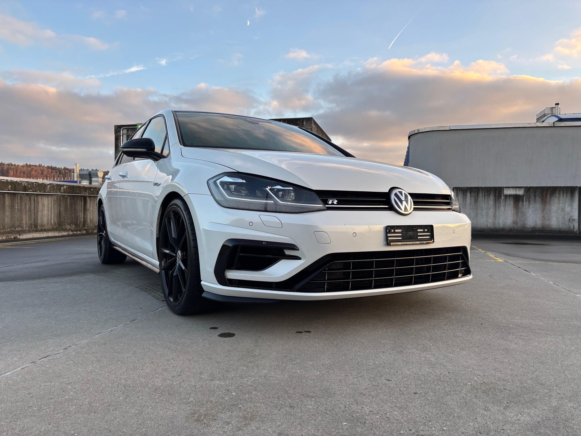 VW Golf 2.0 TSI R 4Motion DSG-image-2
