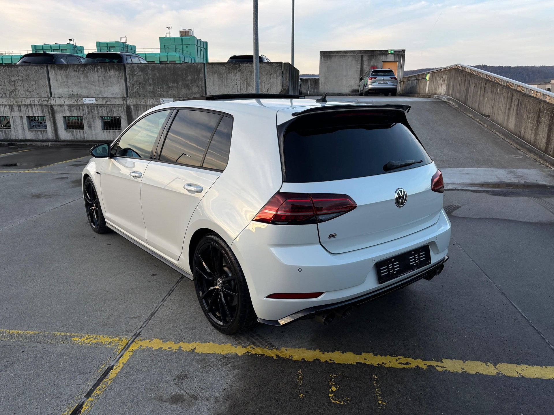 VW Golf 2.0 TSI R 4Motion DSG-image-6