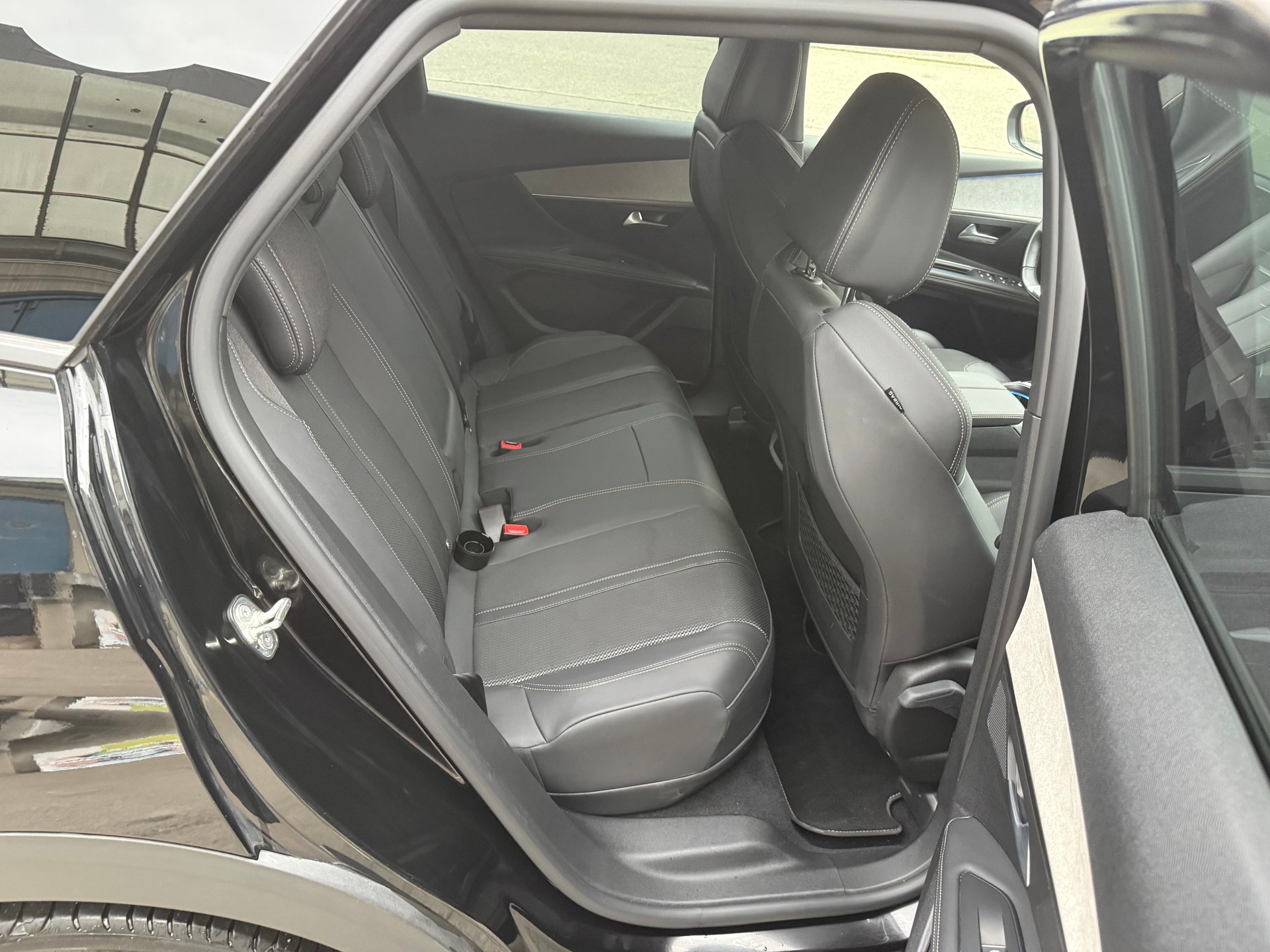 PEUGEOT 3008 225e Hybrid2 GT EAT8-image-8