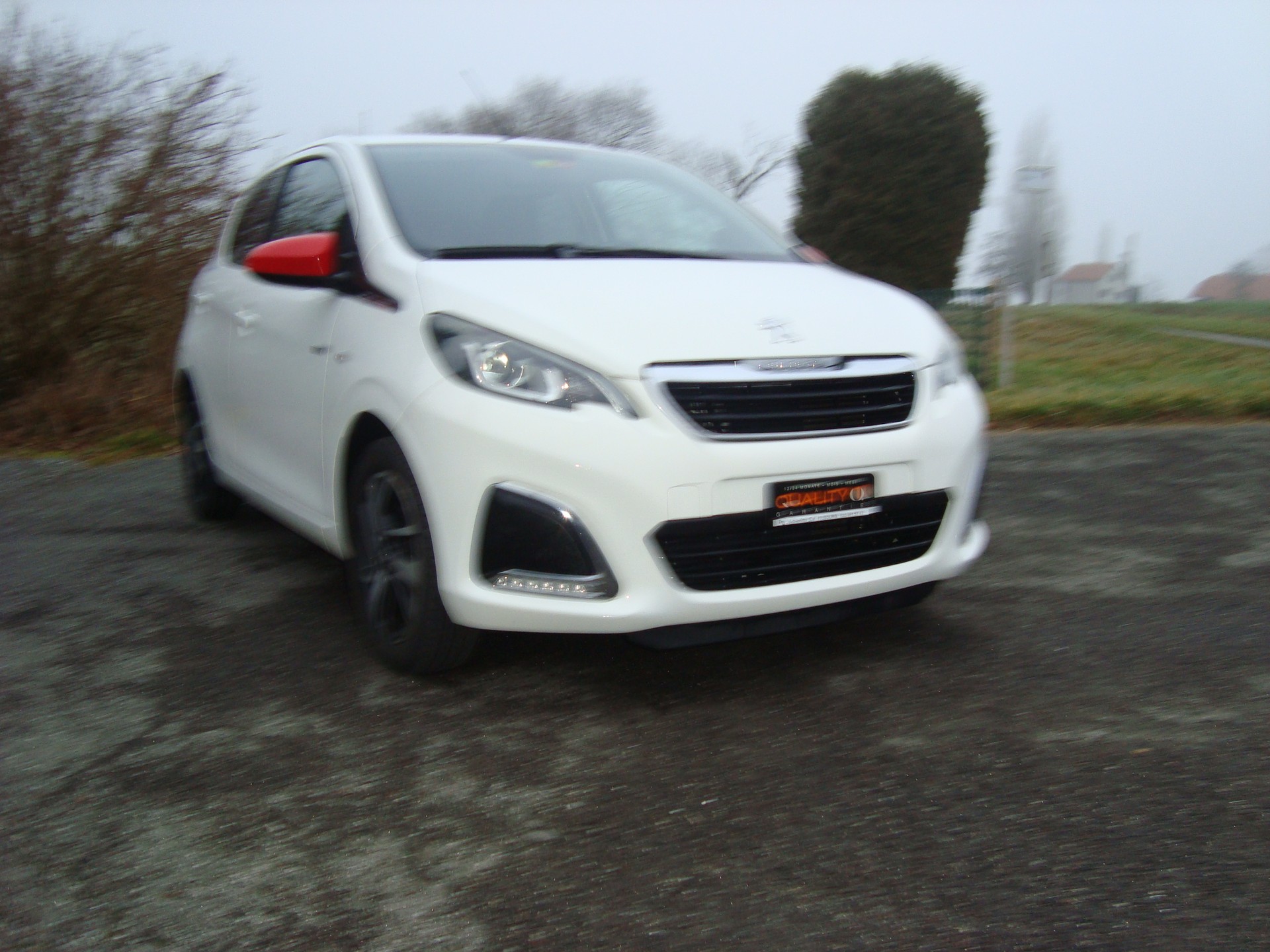 PEUGEOT 108 1.0 VTi Envy-image-1
