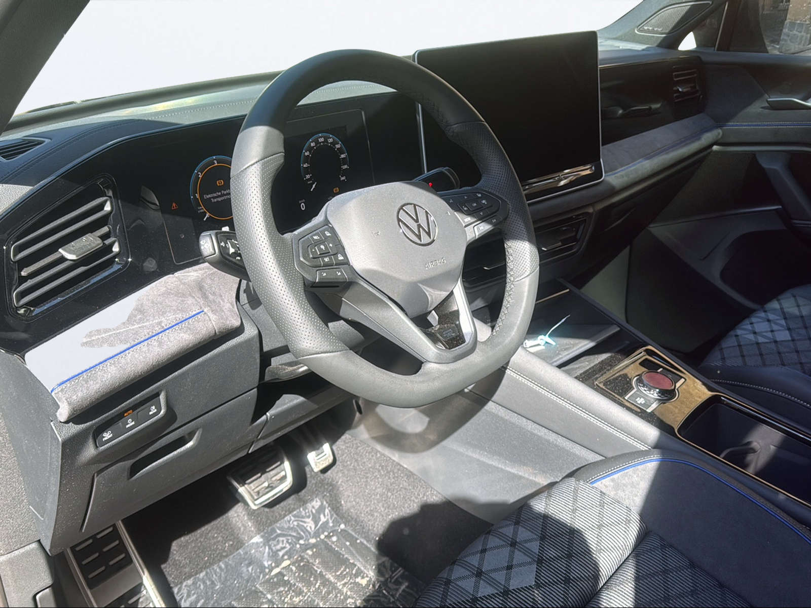 VW Tiguan 2.0 TDI SCR R-Line 4Motion DSG-image-10