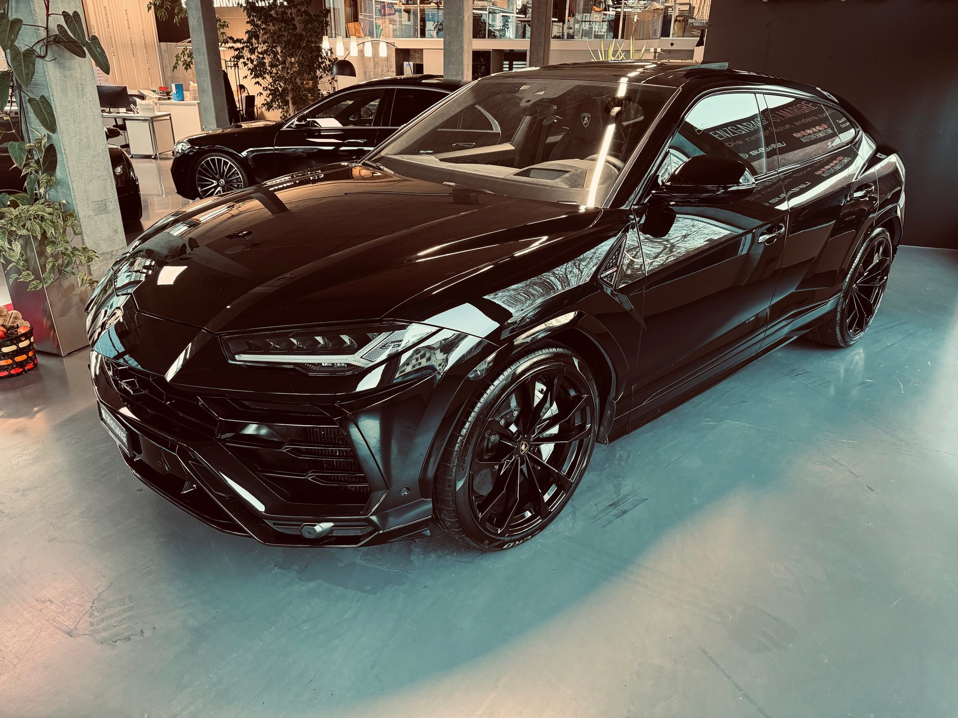 LAMBORGHINI Urus E-Gear-image-2