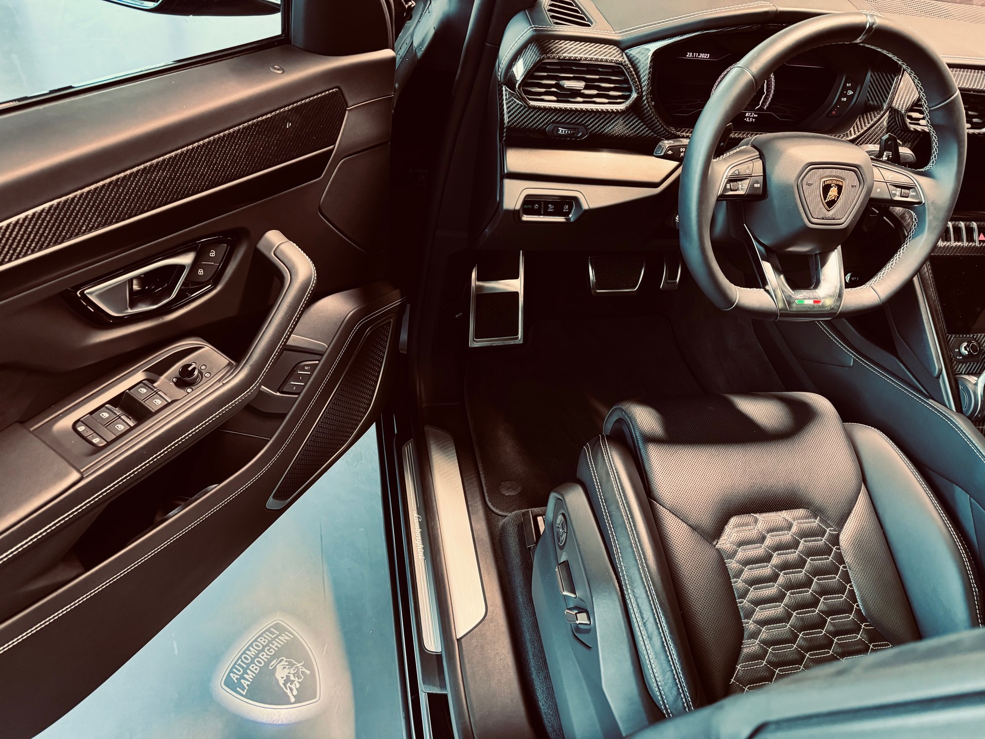 LAMBORGHINI Urus E-Gear-image-8