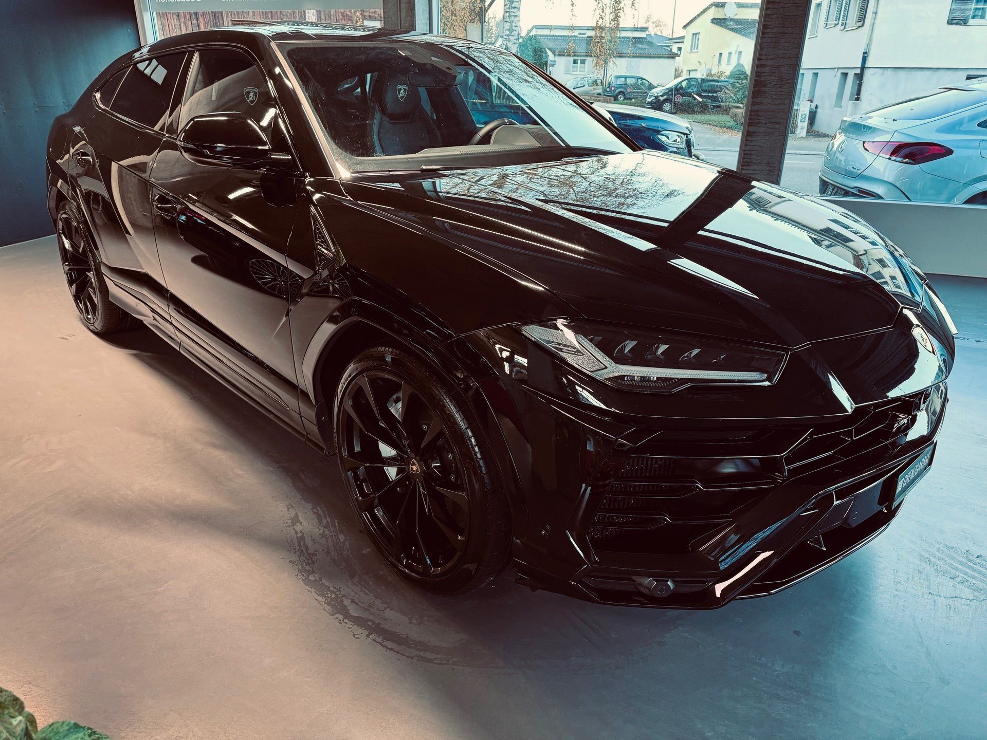 LAMBORGHINI Urus E-Gear-image-1