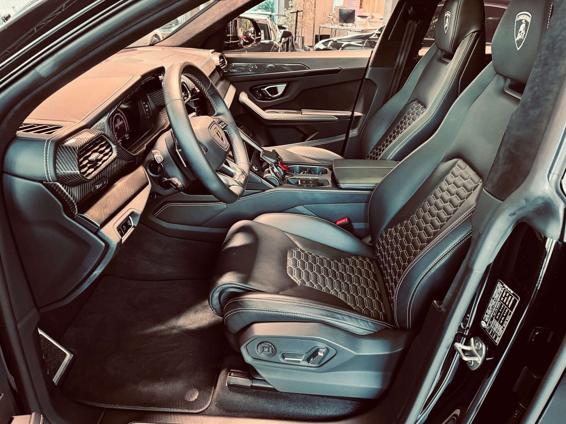 LAMBORGHINI Urus E-Gear-image-9