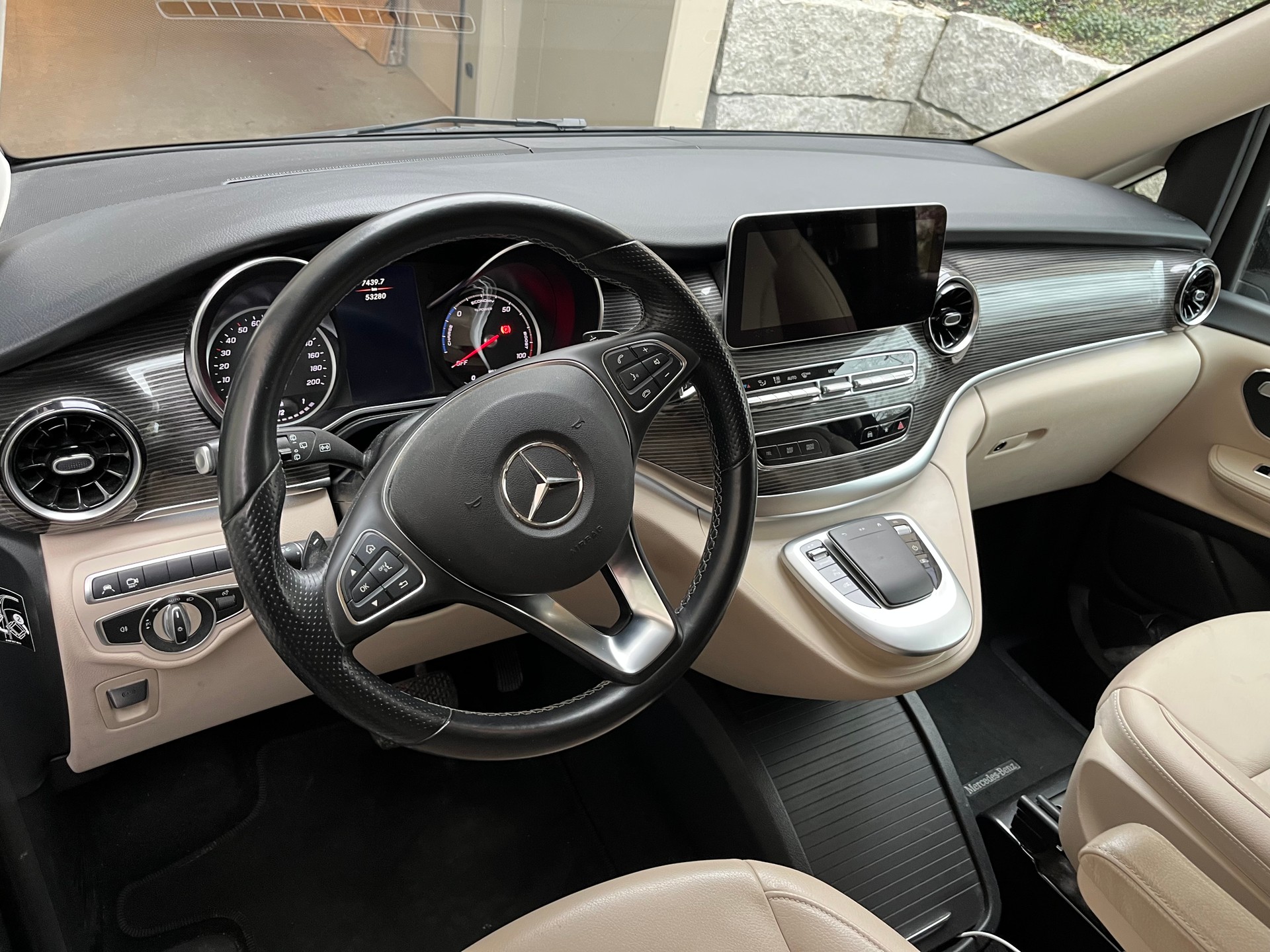 MERCEDES-BENZ EQV 300 Avantgarde lang-image-2