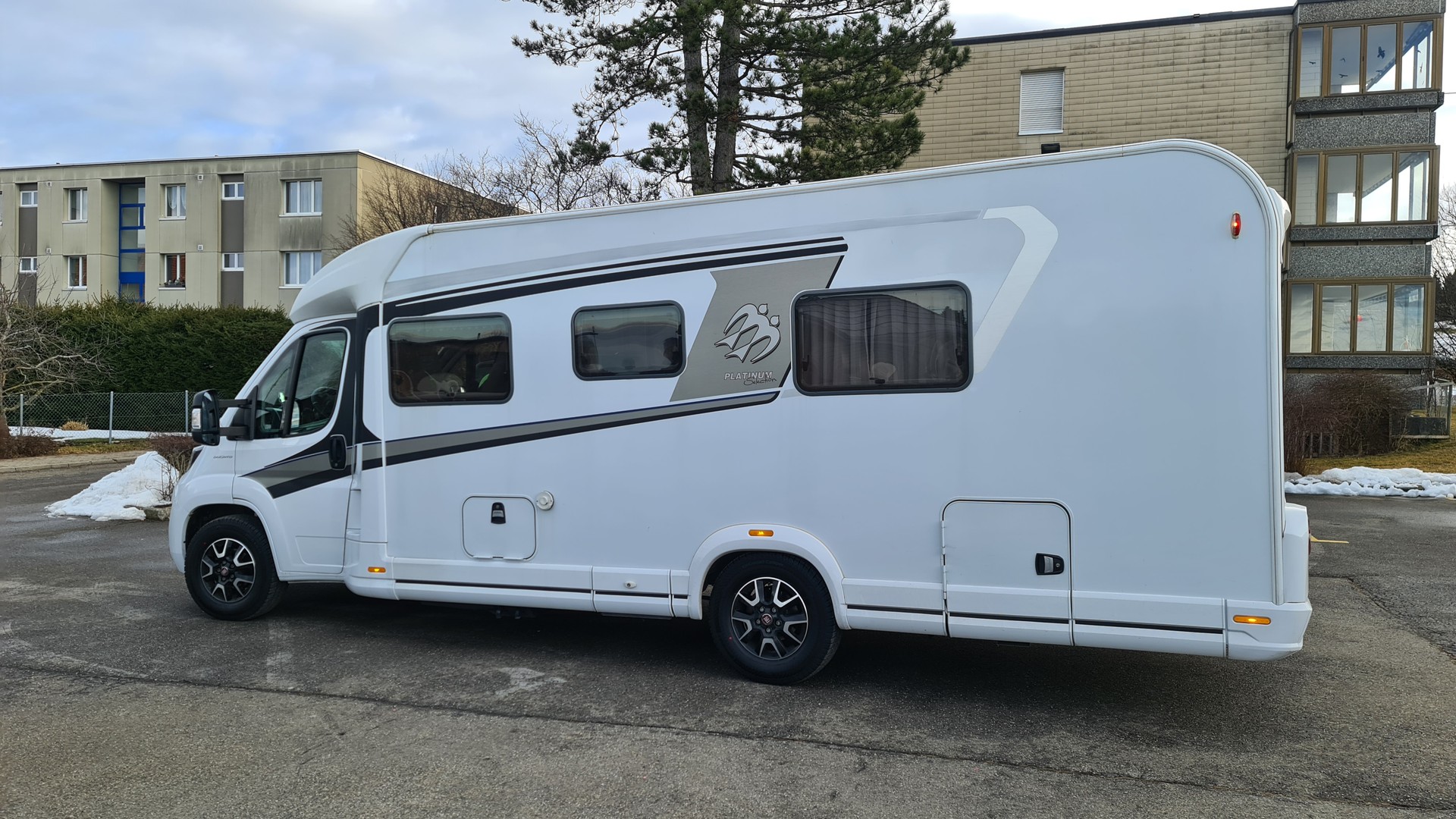 KNAUS Sky Platinum TI 700 MEG Selection-image-12