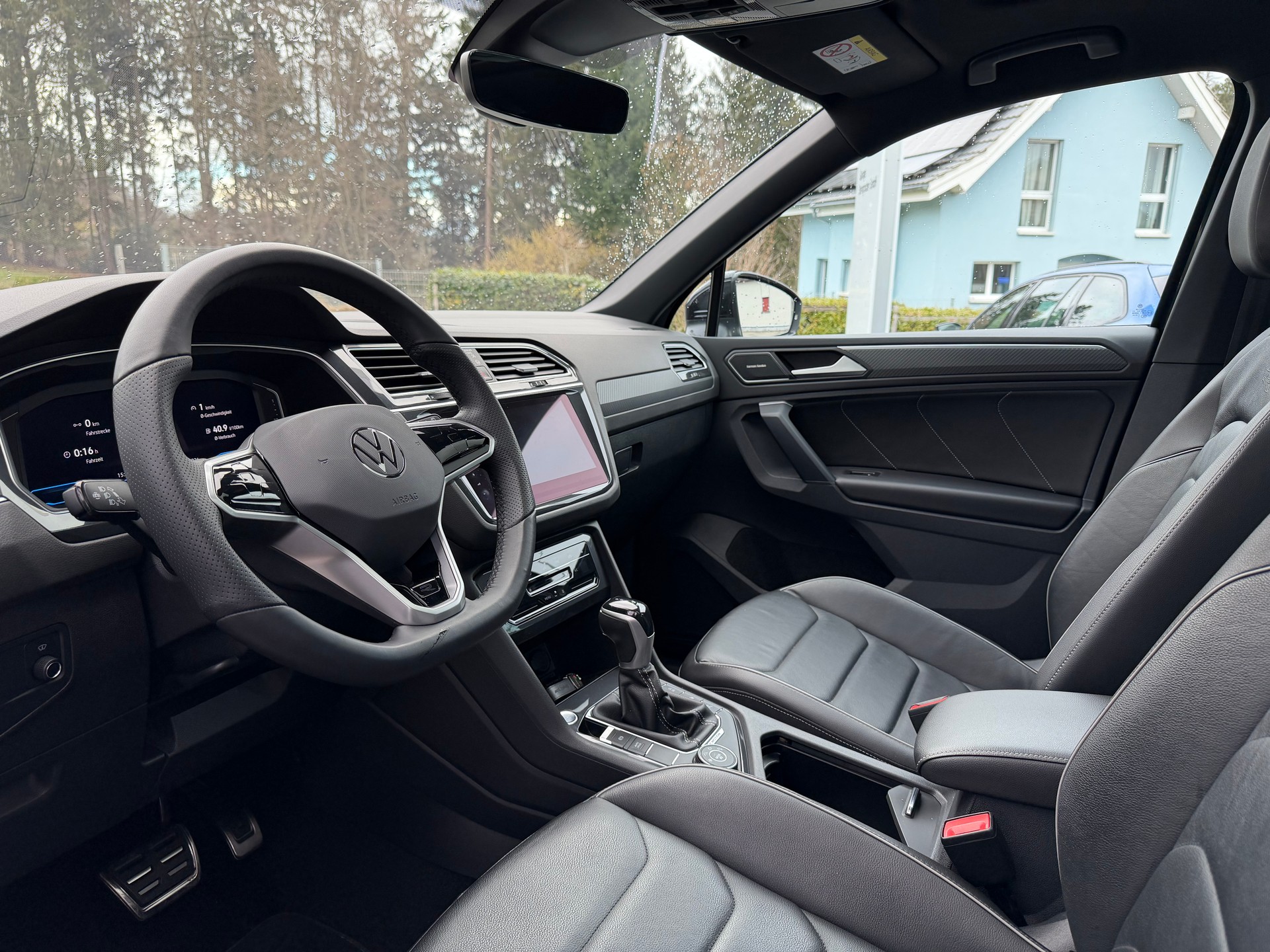 VW Tiguan 2.0 TDI SCR R-Line 4Motion DSG-image-12
