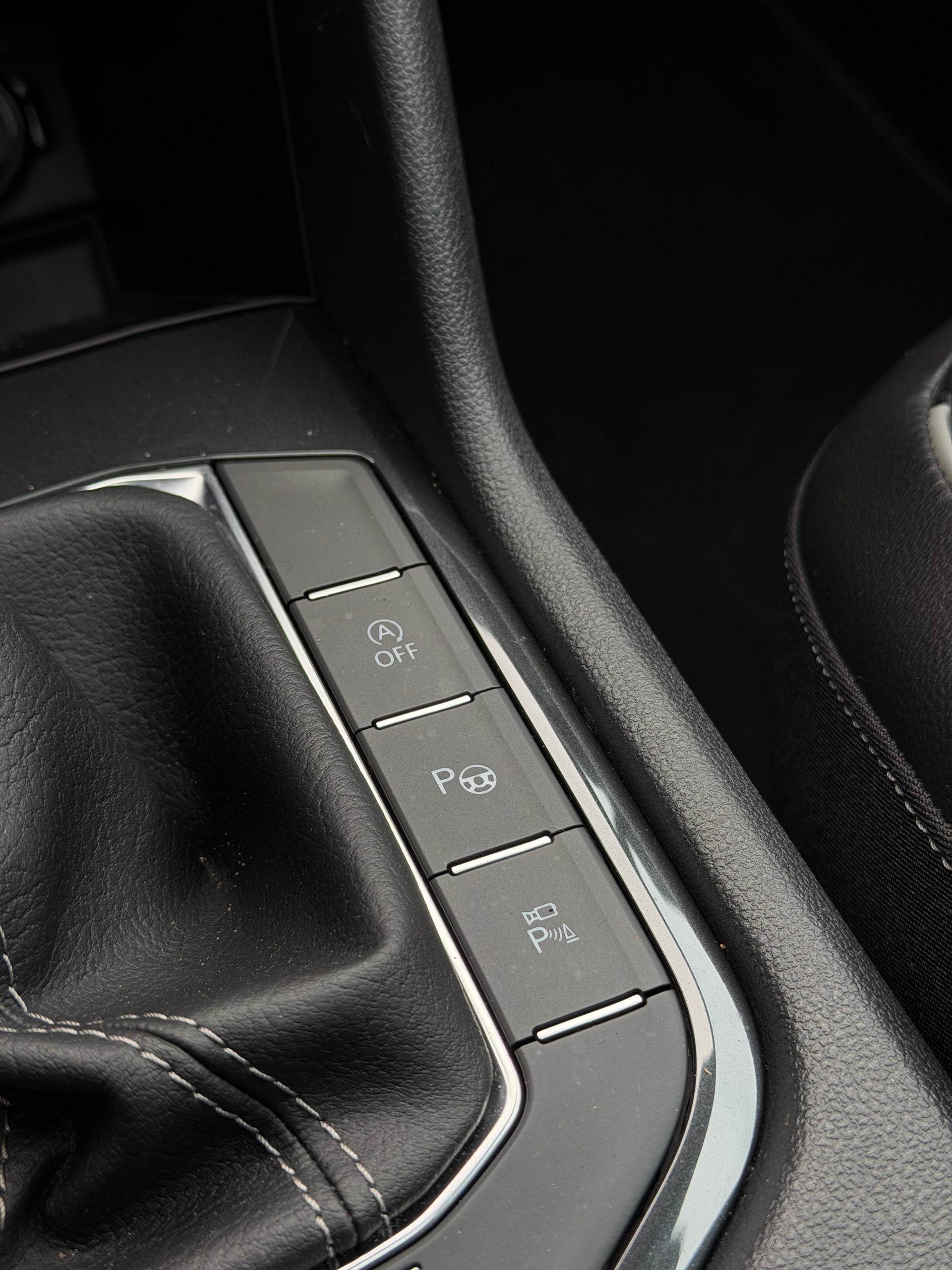 VW Tiguan 2.0 TDI SCR R-Line 4Motion DSG-image-25