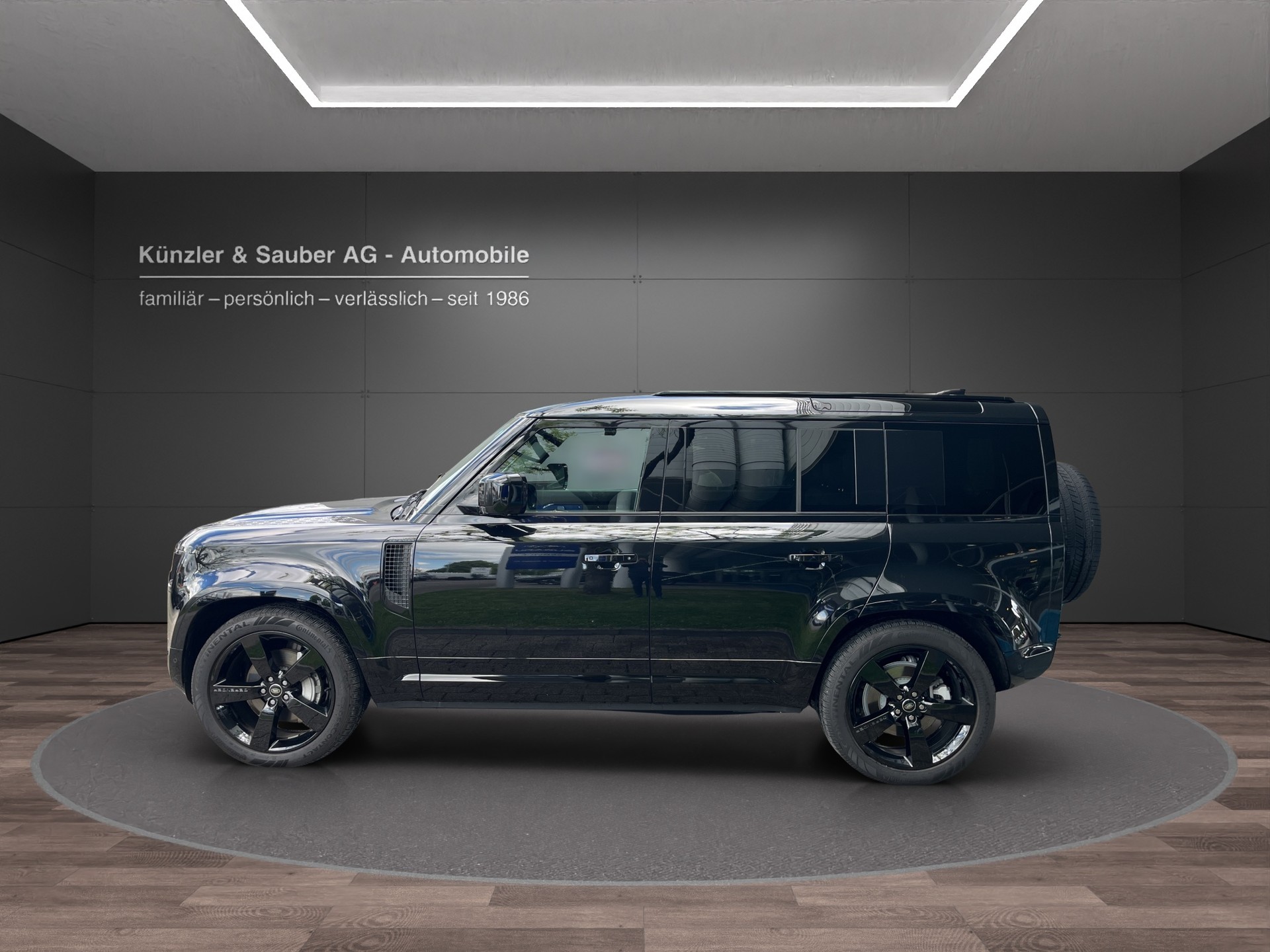 LAND ROVER Defender 110 3.0 D I6 300 X-Dynamic HSE AWD AT8-image-1