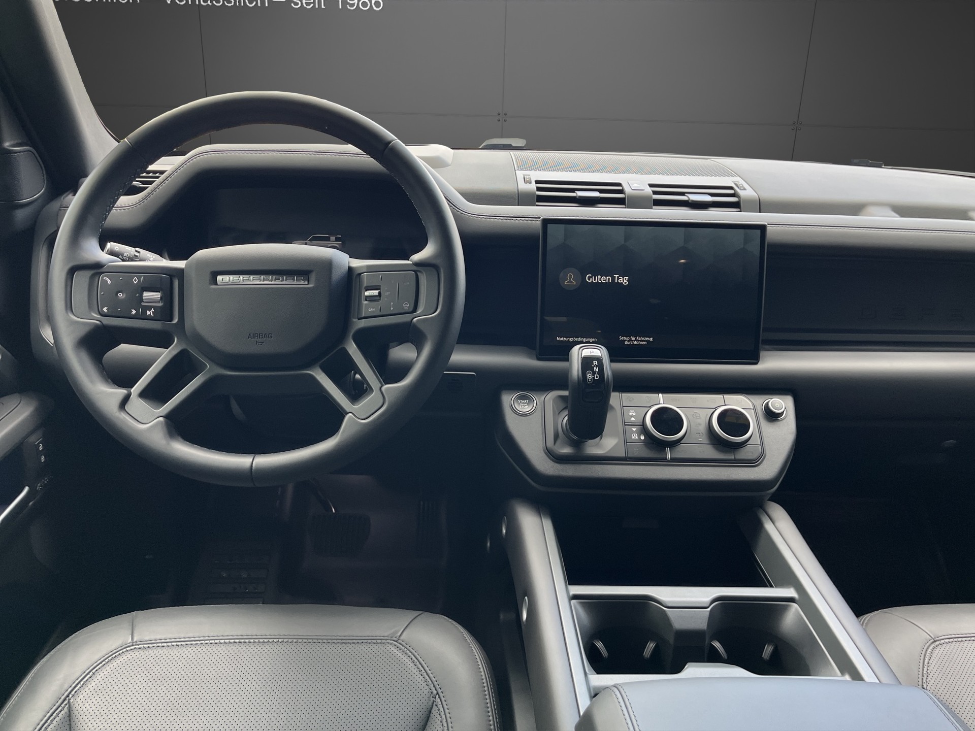 LAND ROVER Defender 110 3.0 D I6 300 X-Dynamic HSE AWD AT8-image-4
