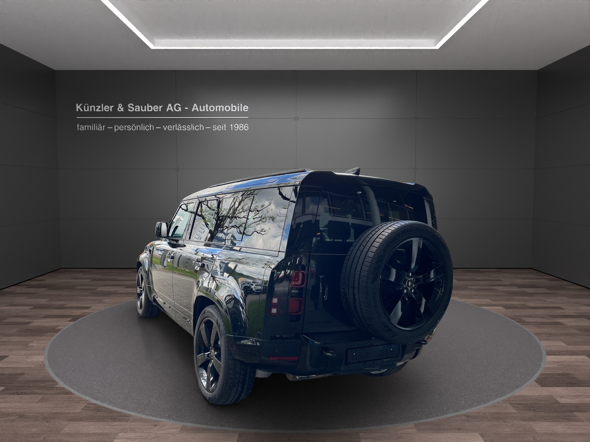 LAND ROVER Defender 110 3.0 D I6 300 X-Dynamic HSE AWD AT8-image-12