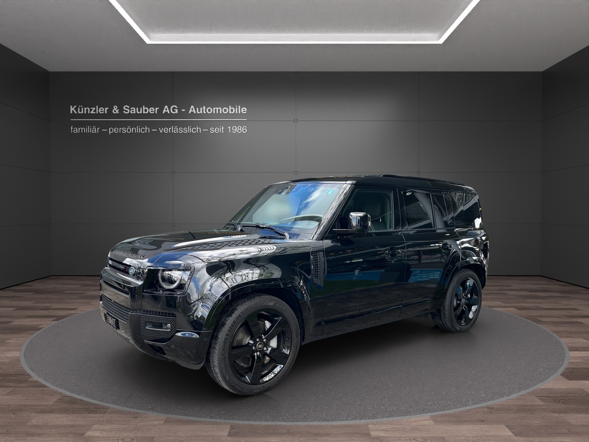 LAND ROVER Defender 110 3.0 D I6 300 X-Dynamic HSE AWD AT8