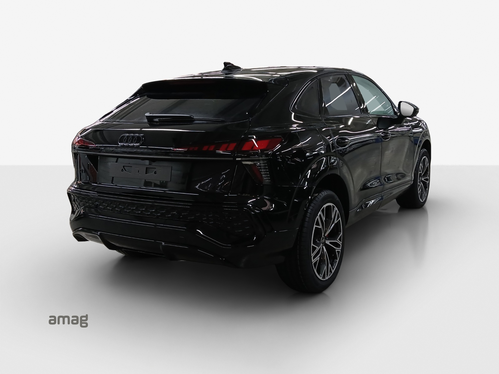AUDI Q3 Sportback e-hybrid 200 kW S tronig-image-4