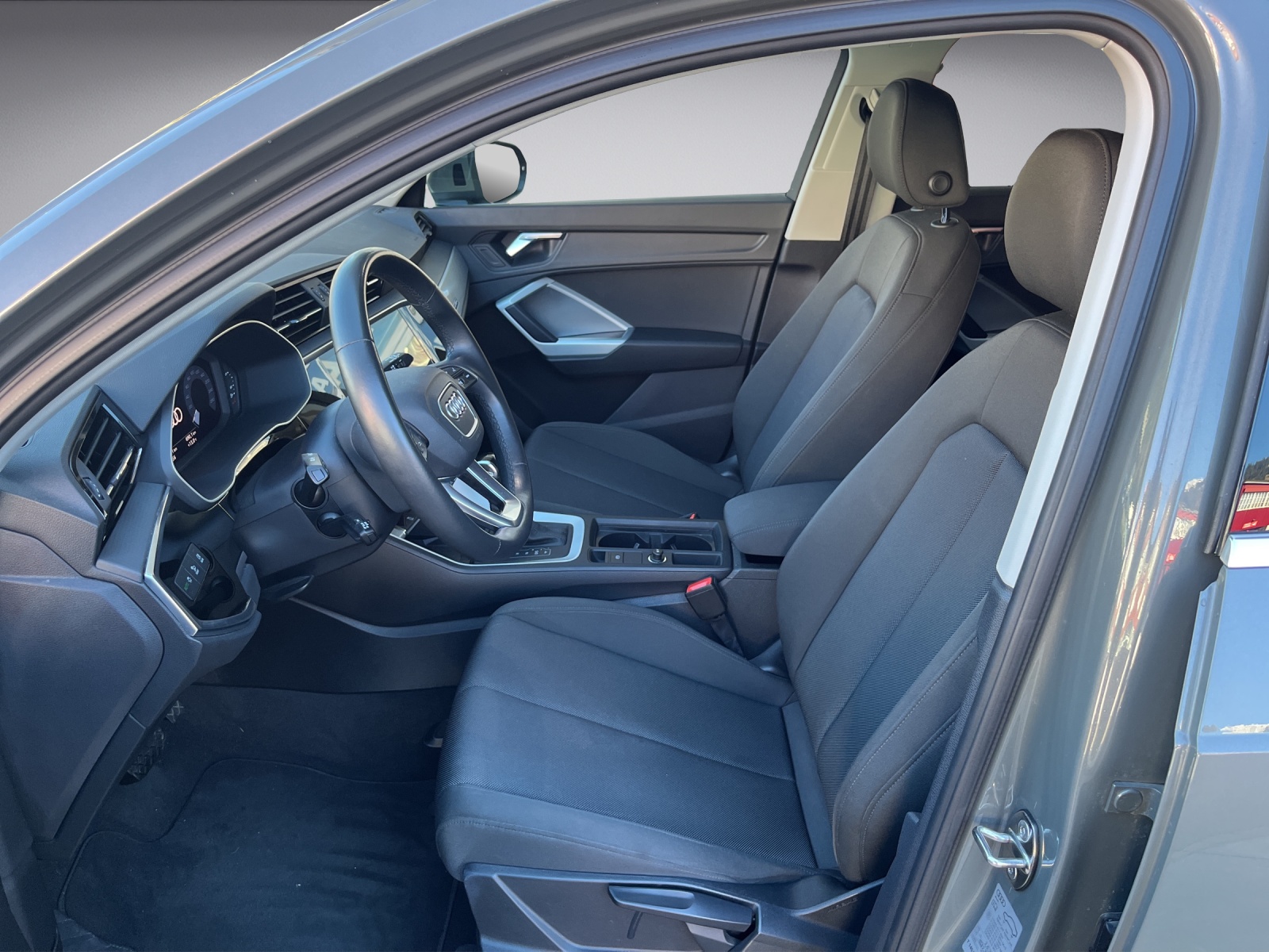 AUDI Q3 2.0 40 TFSI Advanced quattro S-Tronic-image-7
