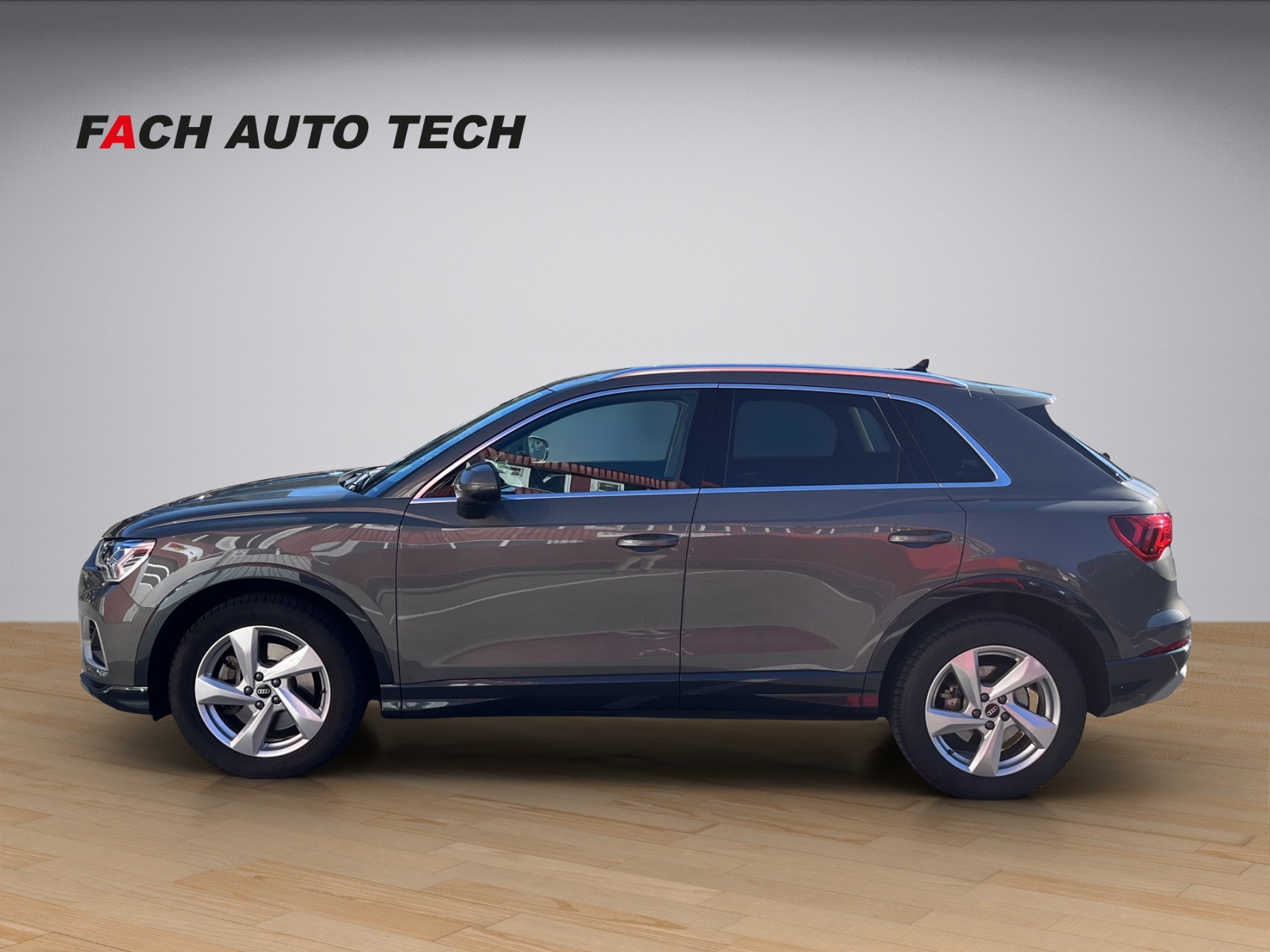 AUDI Q3 2.0 40 TFSI Advanced quattro S-Tronic-image-2