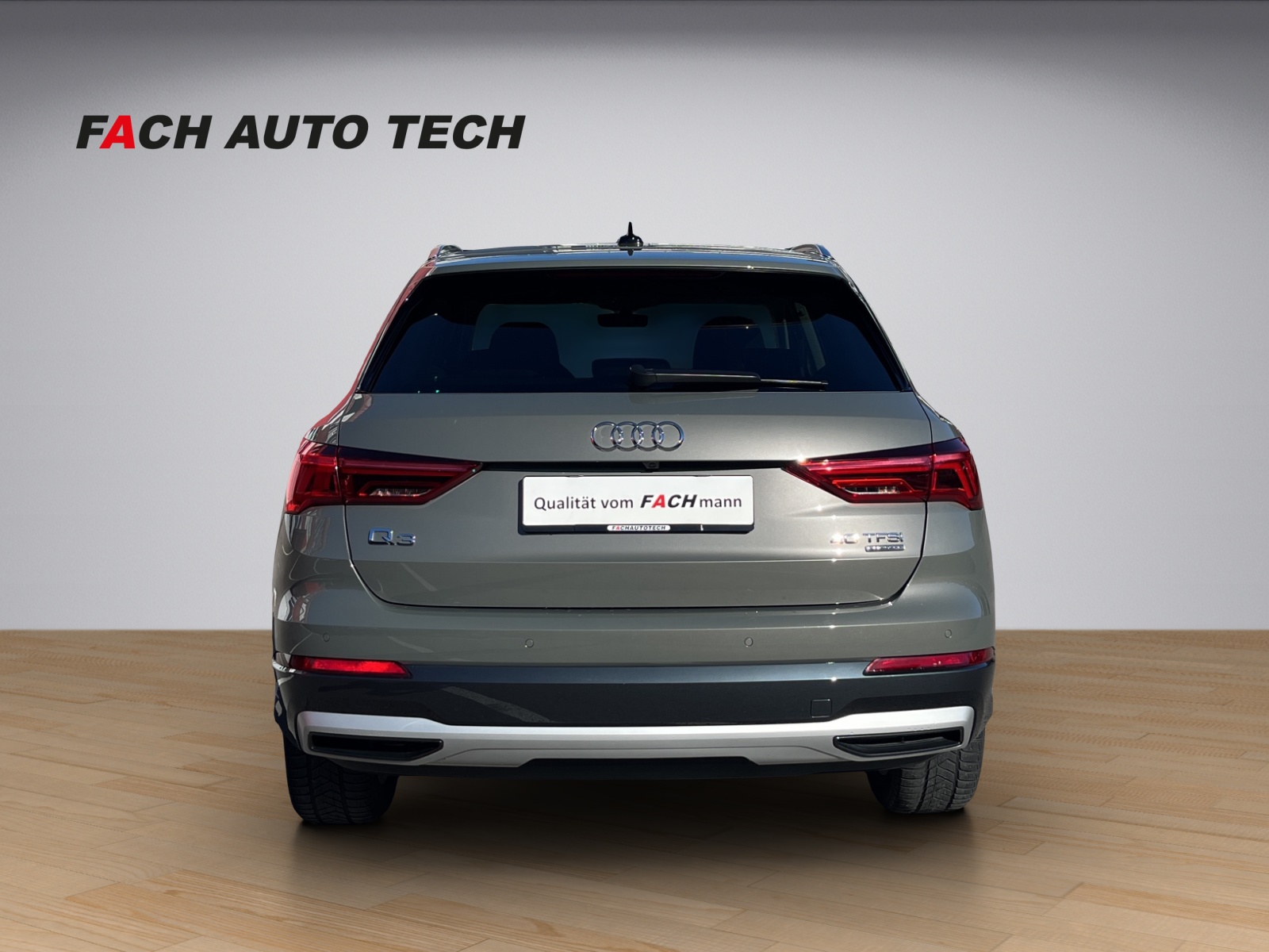 AUDI Q3 2.0 40 TFSI Advanced quattro S-Tronic-image-4