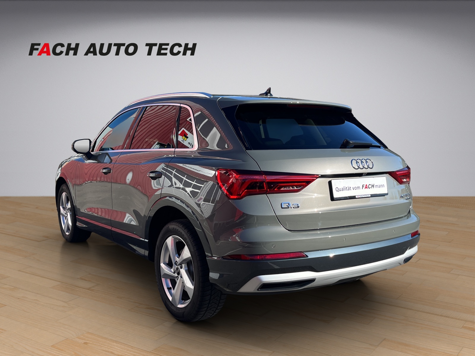 AUDI Q3 2.0 40 TFSI Advanced quattro S-Tronic-image-3