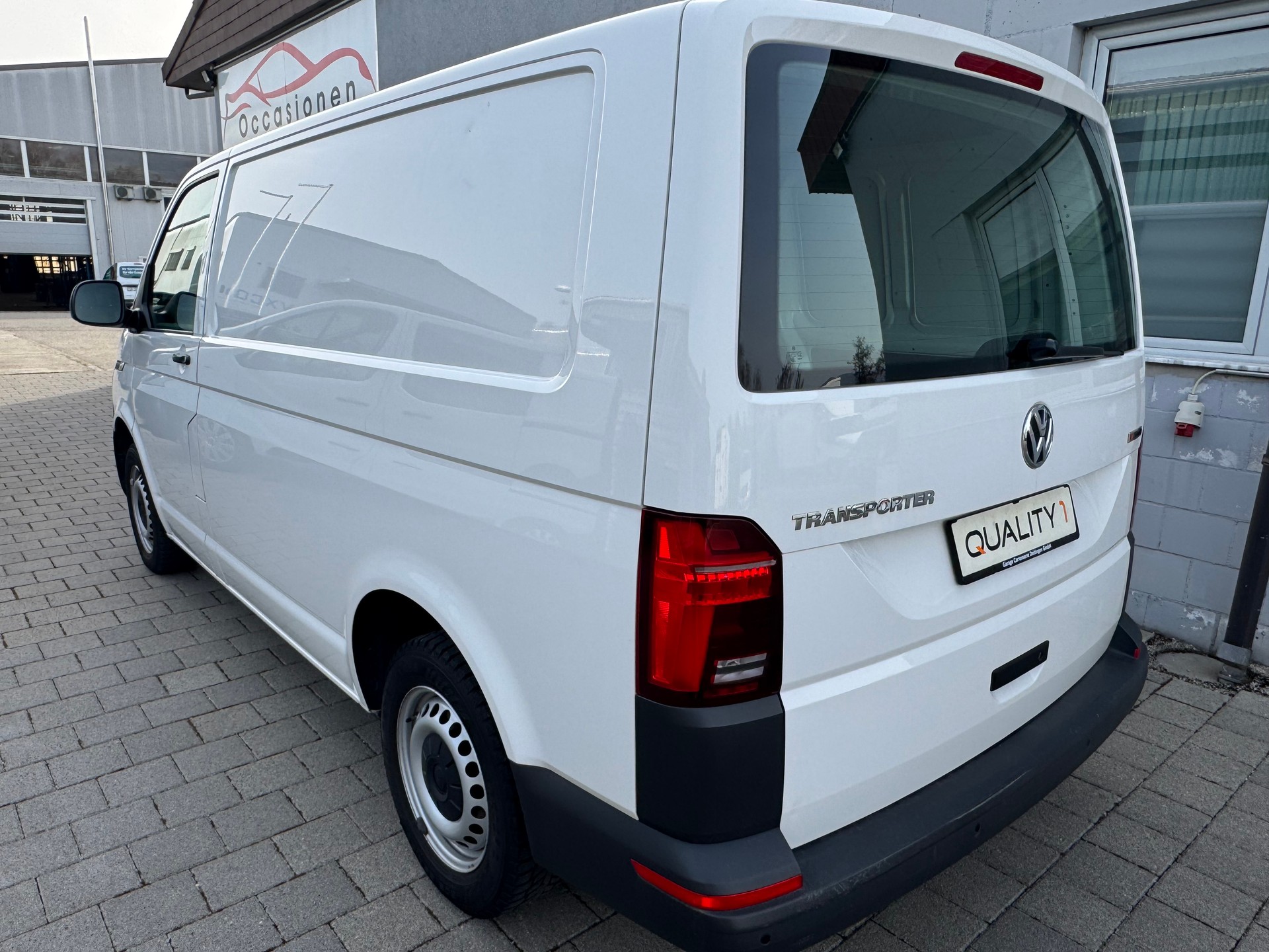VW T6.1 2.0 TDI 4Motion DSG-image-3