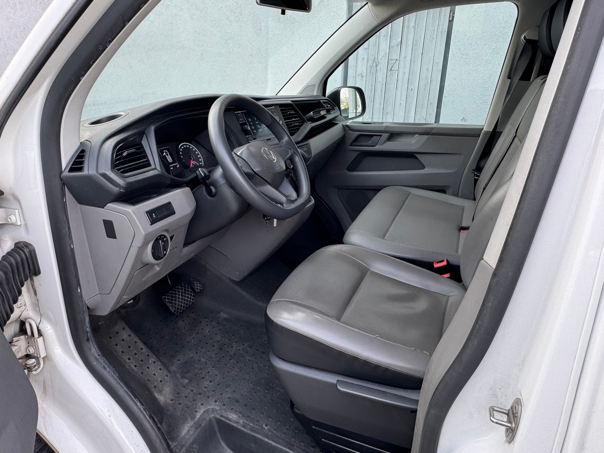 VW T6.1 2.0 TDI 4Motion DSG-image-9
