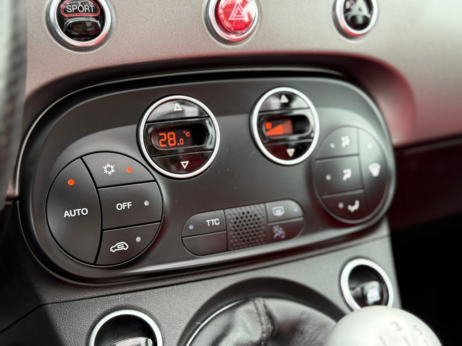 FIAT 595C 1.4 16V Turbo Abarth Turismo-image-15