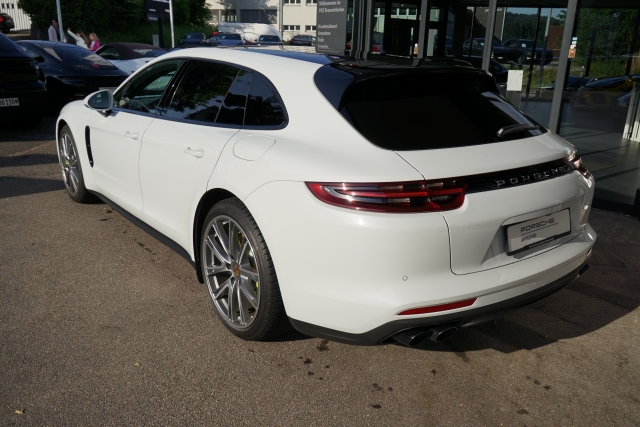 PORSCHE Panamera 4 E-Hybrid Sport Turismo-image-2