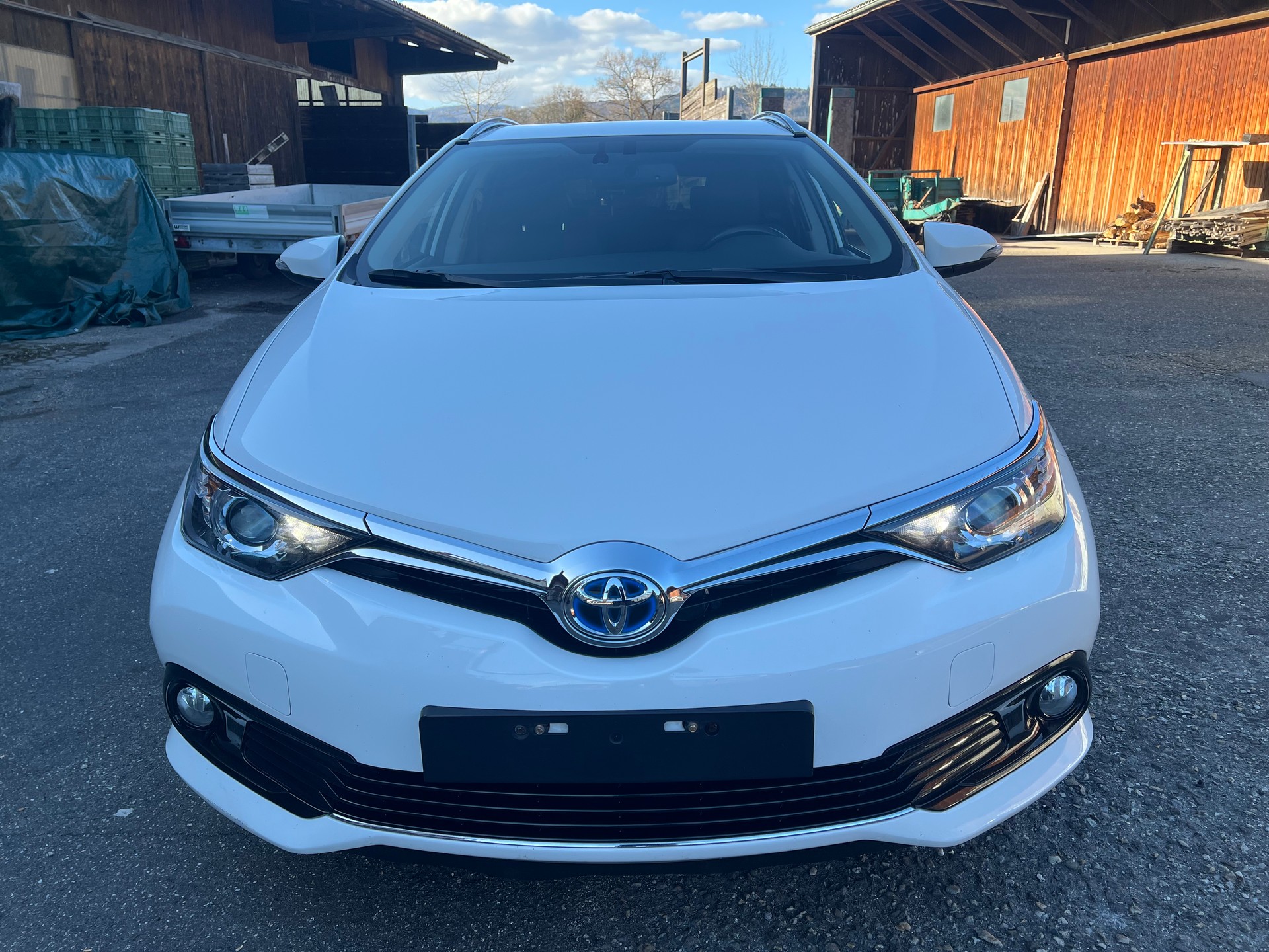 TOYOTA Auris Touring Sports 1.8 HSD Trend e-CVT-image-6
