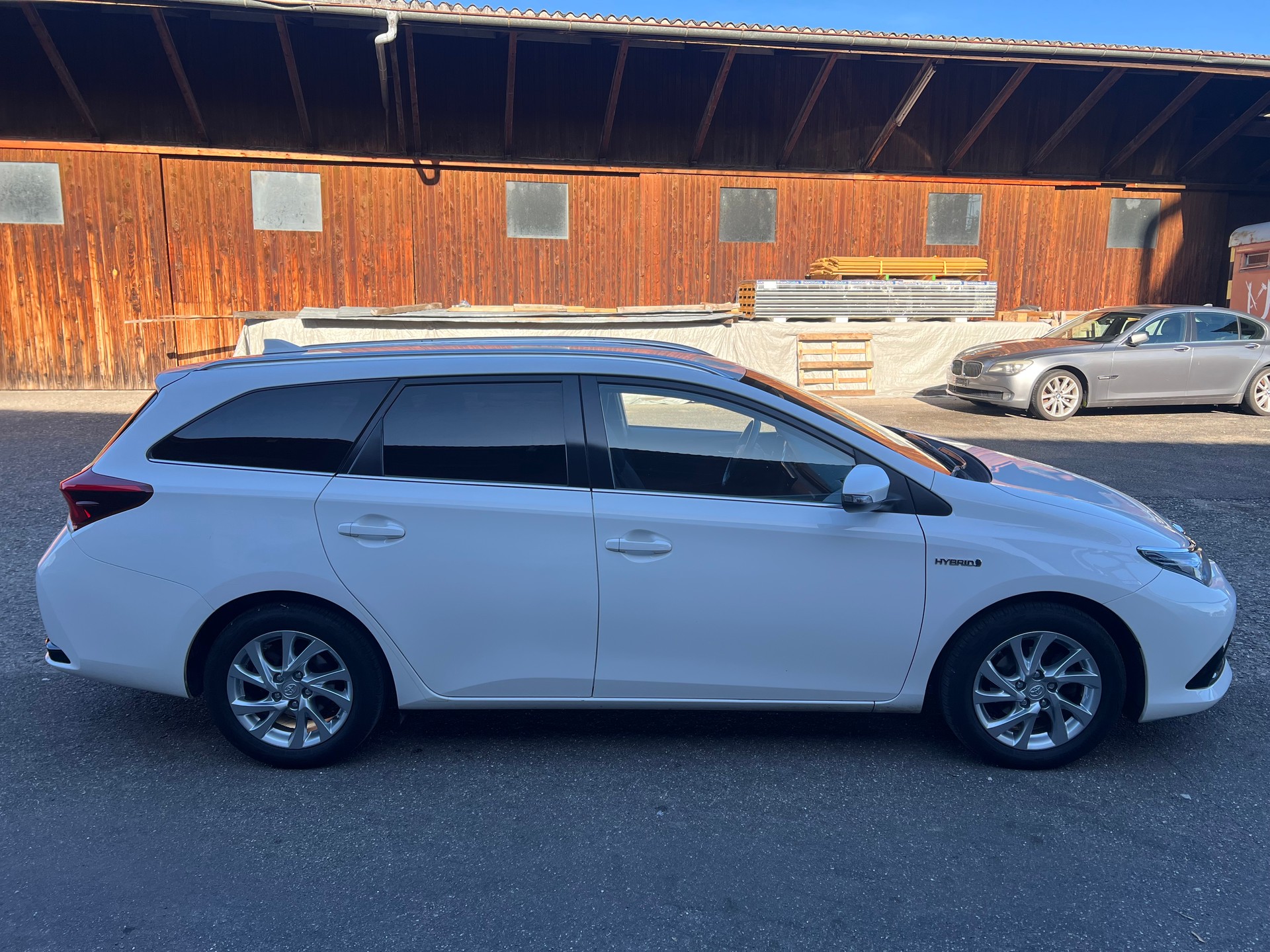 TOYOTA Auris Touring Sports 1.8 HSD Trend e-CVT-image-4