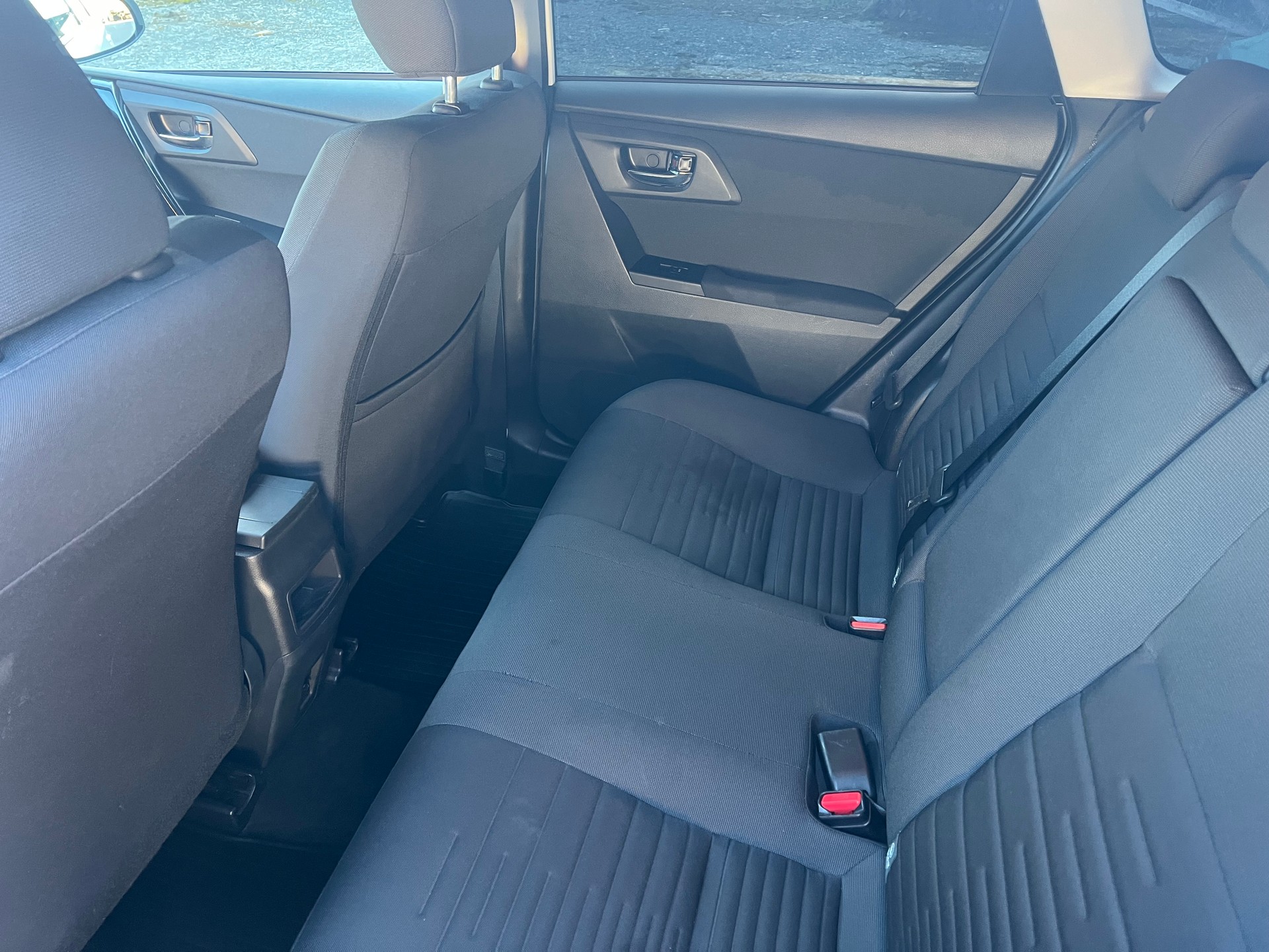 TOYOTA Auris Touring Sports 1.8 HSD Trend e-CVT-image-10