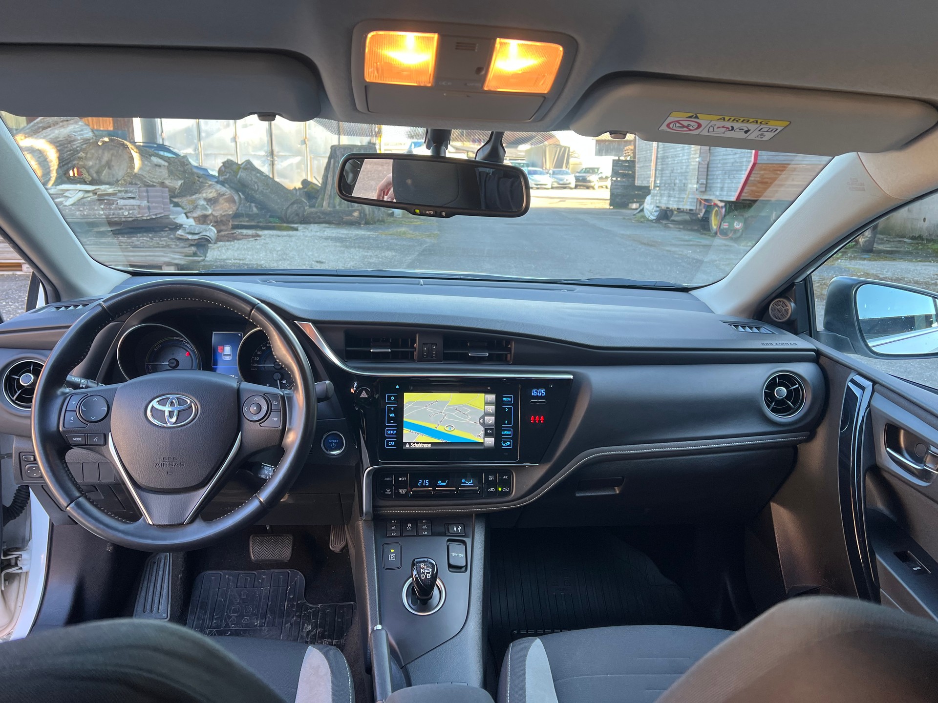 TOYOTA Auris Touring Sports 1.8 HSD Trend e-CVT-image-7