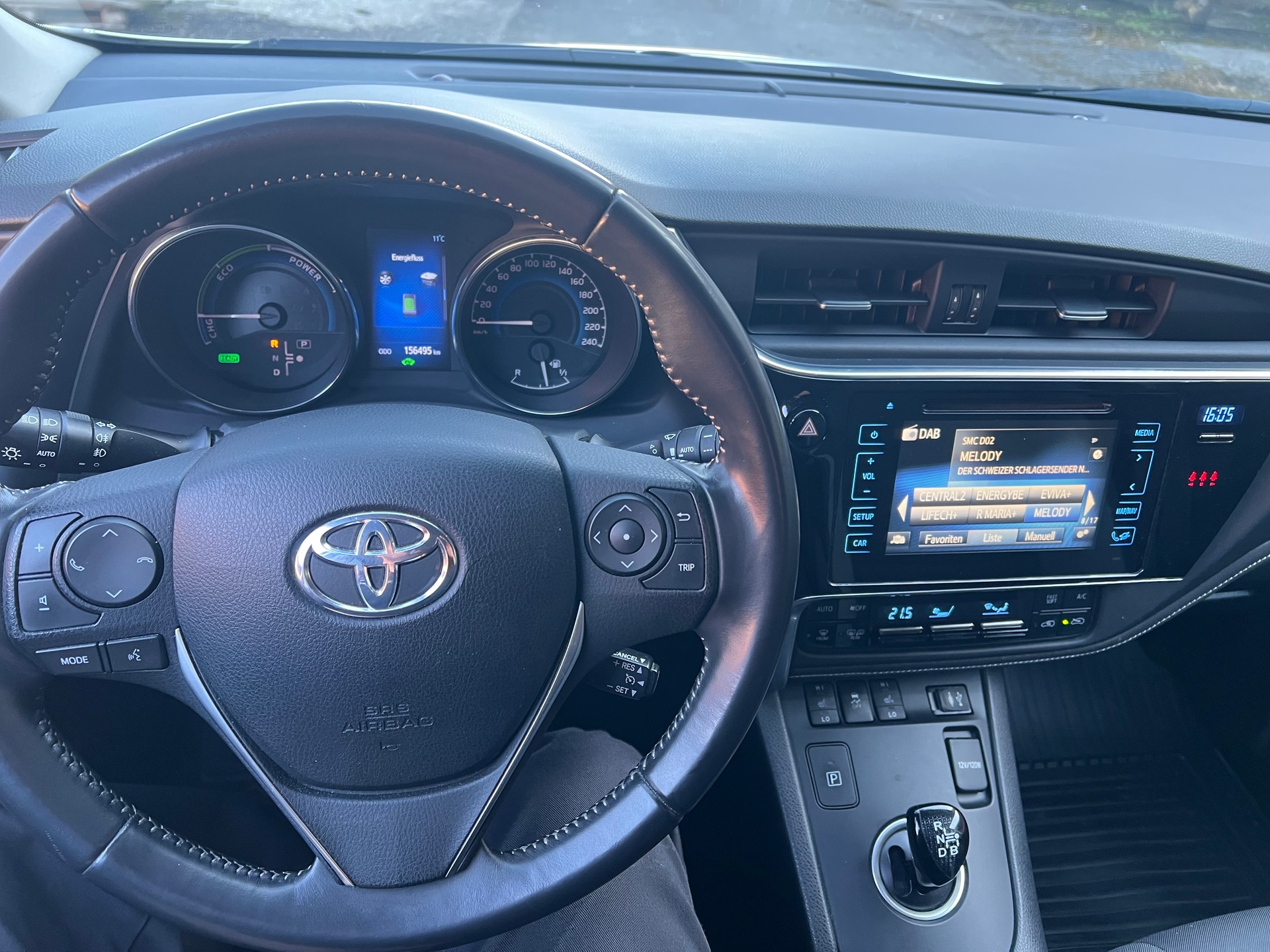 TOYOTA Auris Touring Sports 1.8 HSD Trend e-CVT-image-9