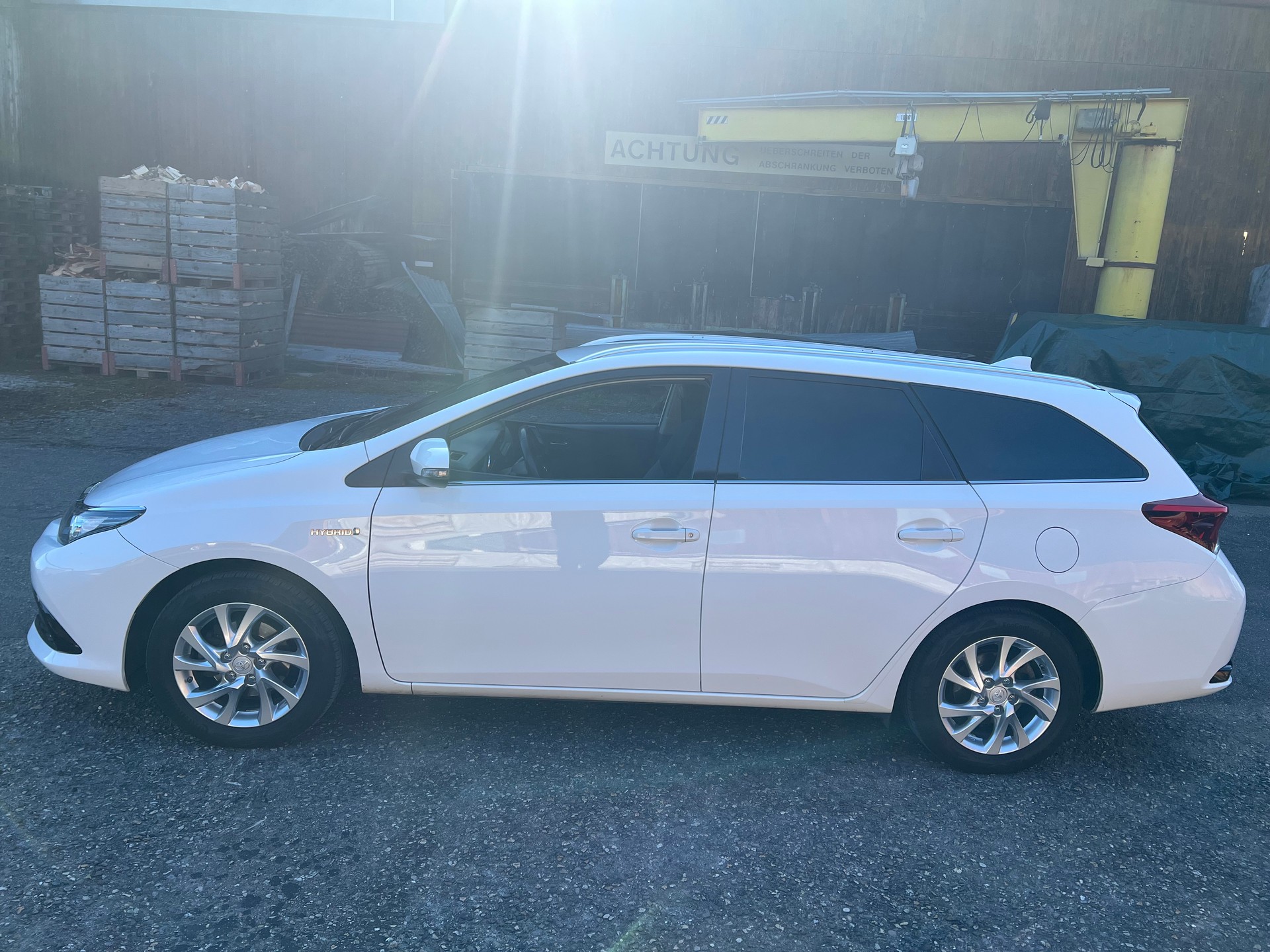 TOYOTA Auris Touring Sports 1.8 HSD Trend e-CVT-image-1