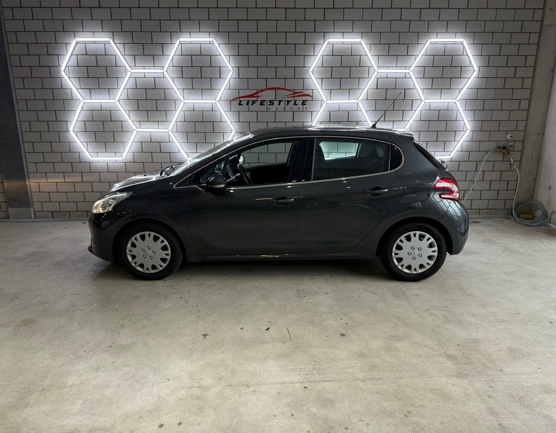 PEUGEOT 208 1.6 VTI Allure Automatik-image-1