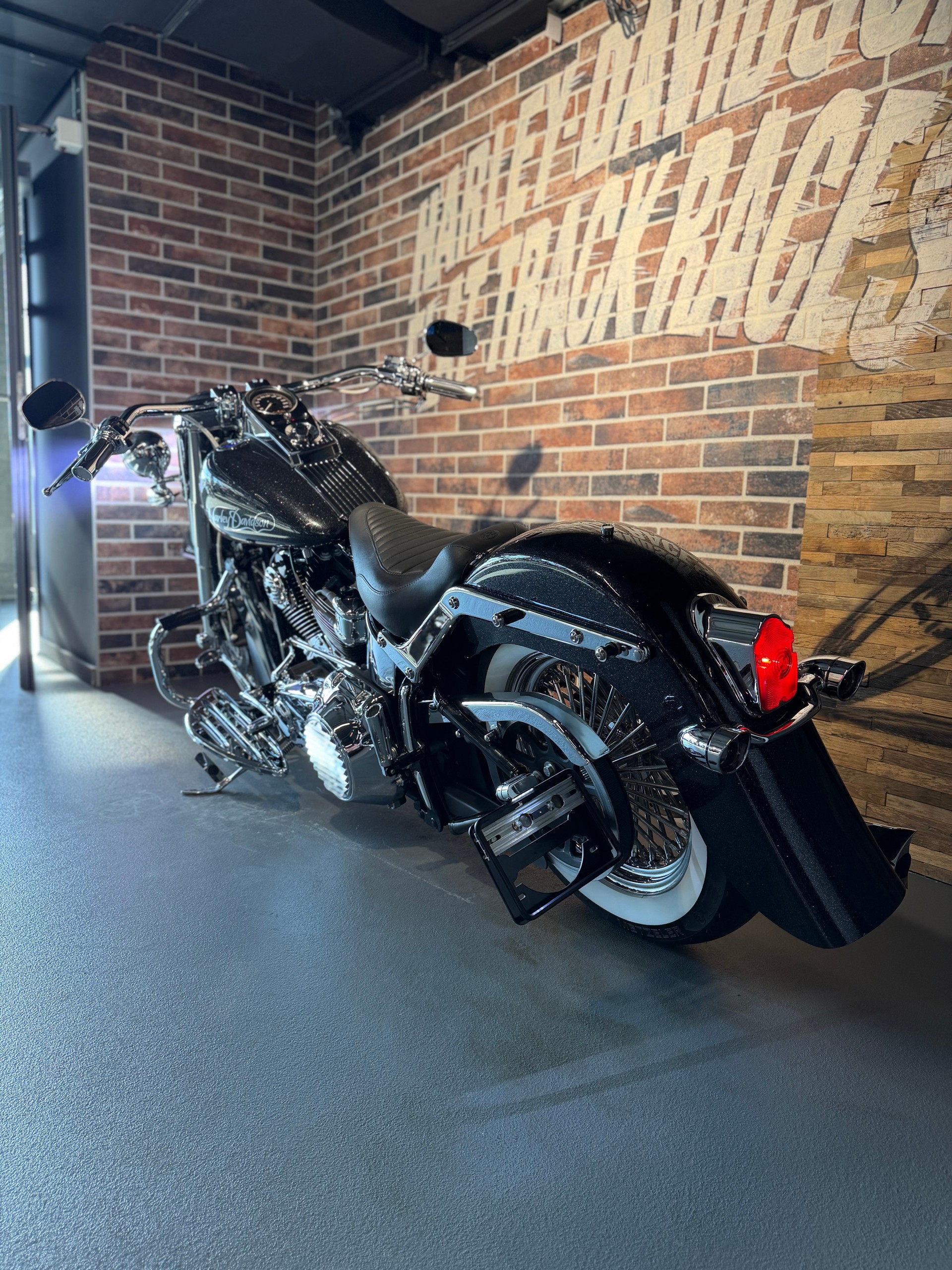 HARLEY-DAVIDSON FLSTN Softail Deluxe ABS-image-6