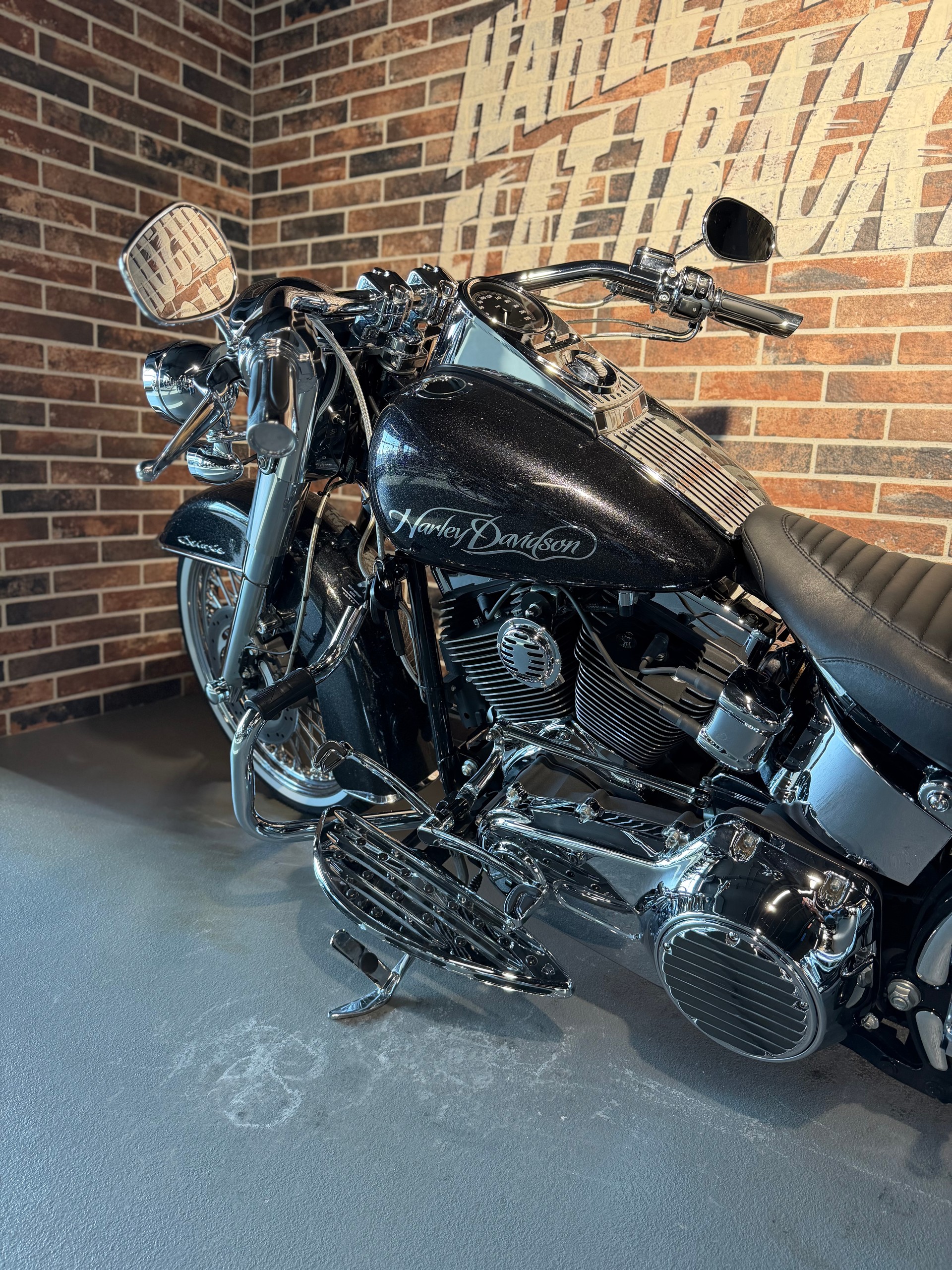HARLEY-DAVIDSON FLSTN Softail Deluxe ABS-showroom-element-2