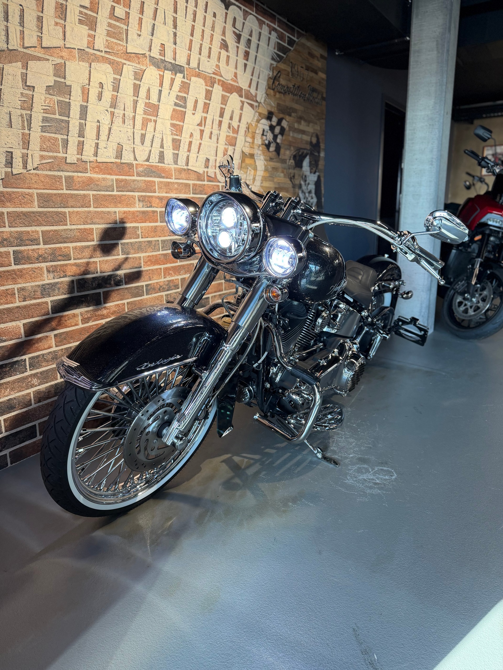 HARLEY-DAVIDSON FLSTN Softail Deluxe ABS-showroom-element-3