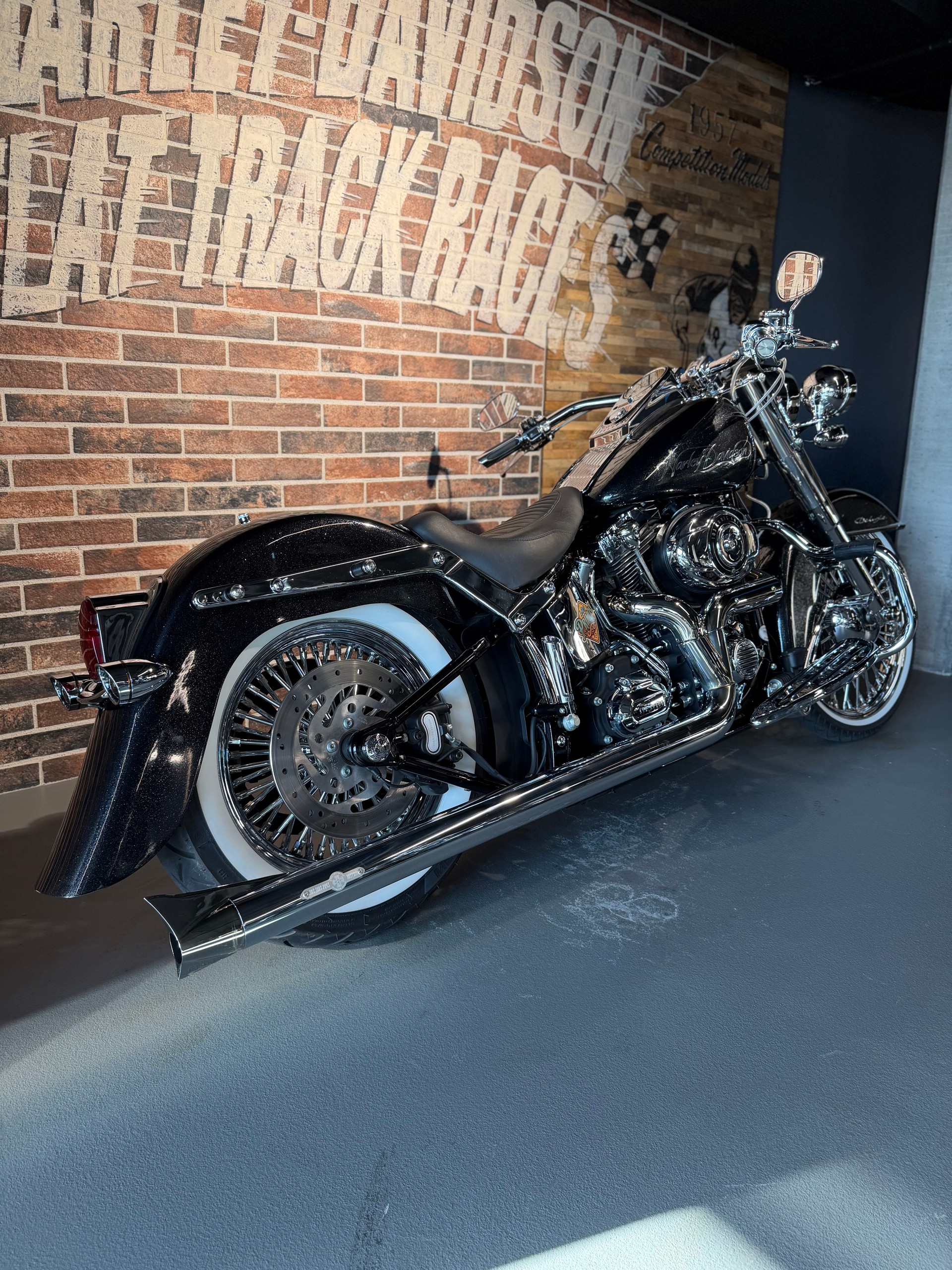 HARLEY-DAVIDSON FLSTN Softail Deluxe ABS-image-9