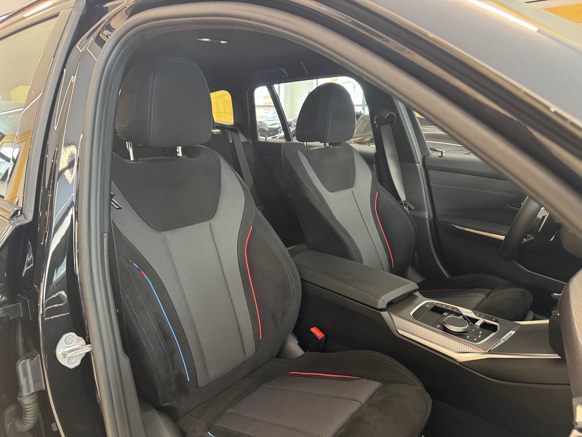 BMW 330i Touring xDrive Steptronic M Sport-image-18