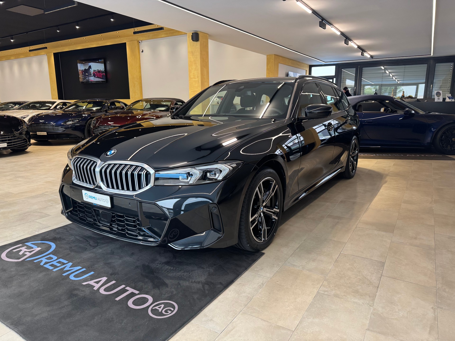 BMW 330i Touring xDrive Steptronic M Sport-image-6