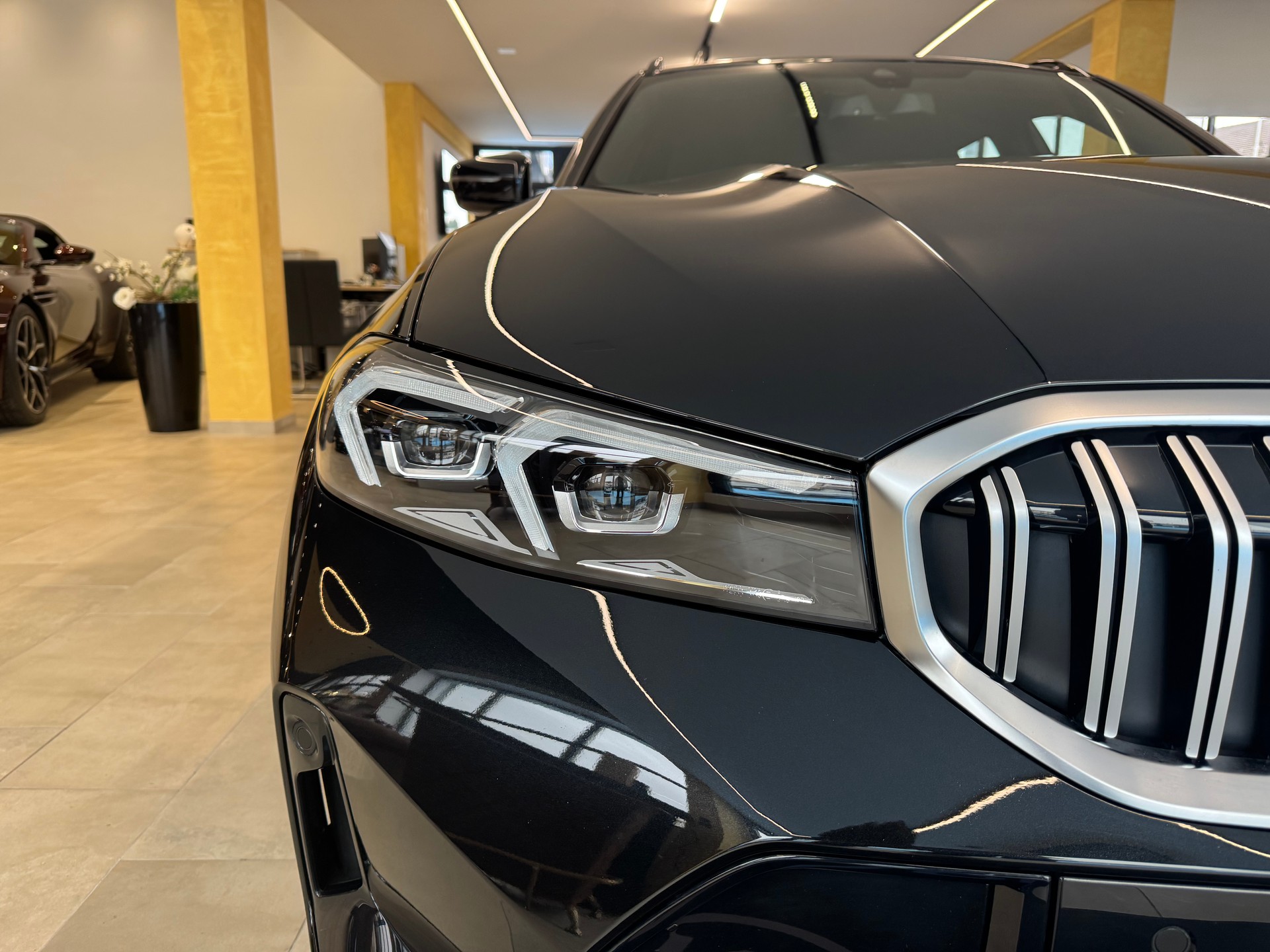 BMW 330i Touring xDrive Steptronic M Sport-image-8
