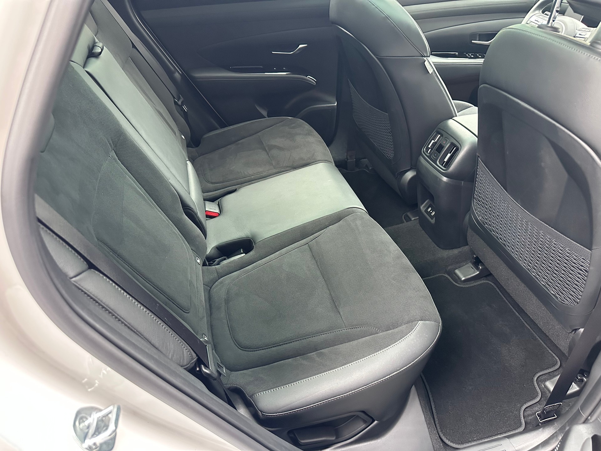 HYUNDAI Tucson 1.6 TGDI PHEV 20th Anniversary 4WD-image-11