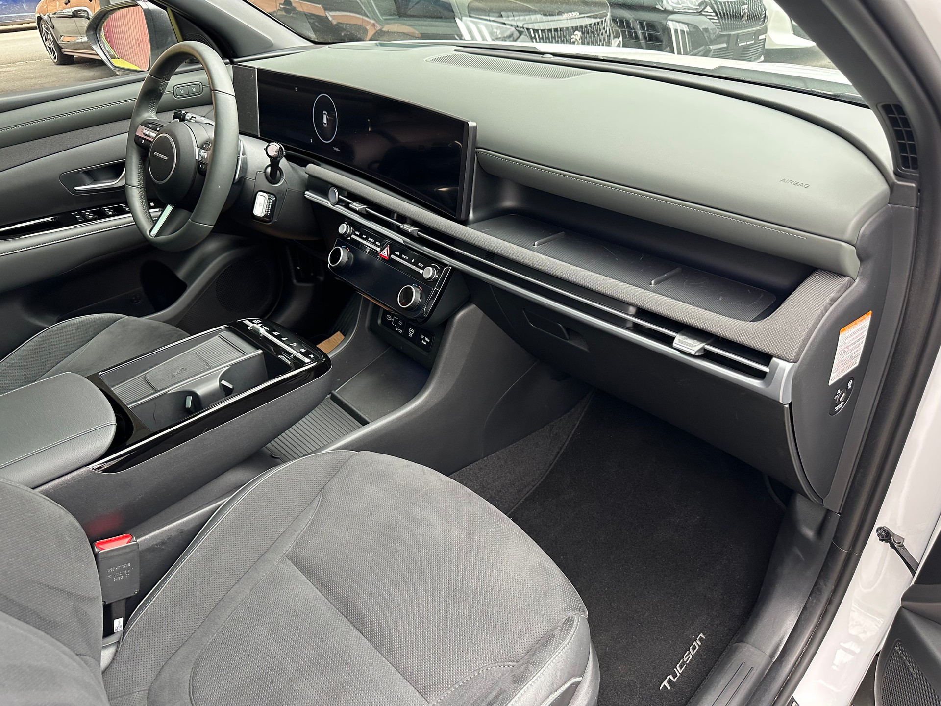 HYUNDAI Tucson 1.6 TGDI PHEV 20th Anniversary 4WD-image-3