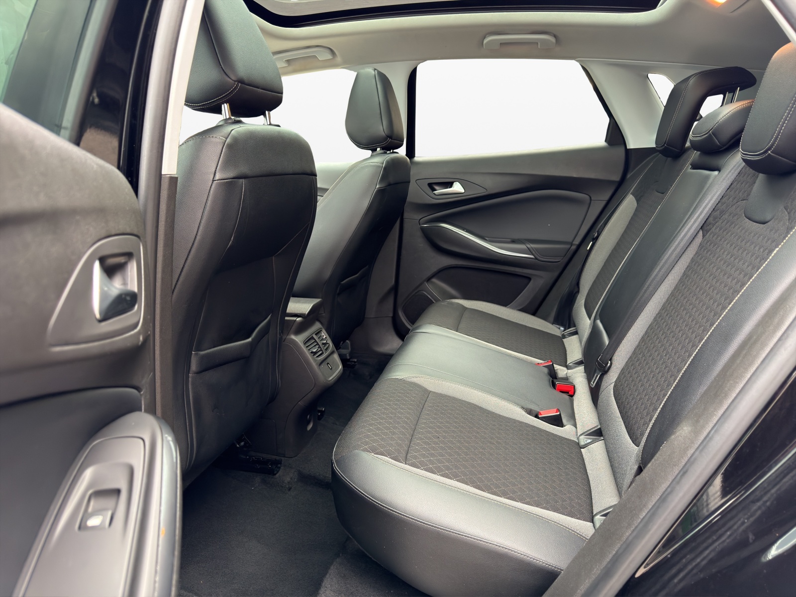 OPEL Grandland X 1.6CDTi Enjoy Automatik-image-16