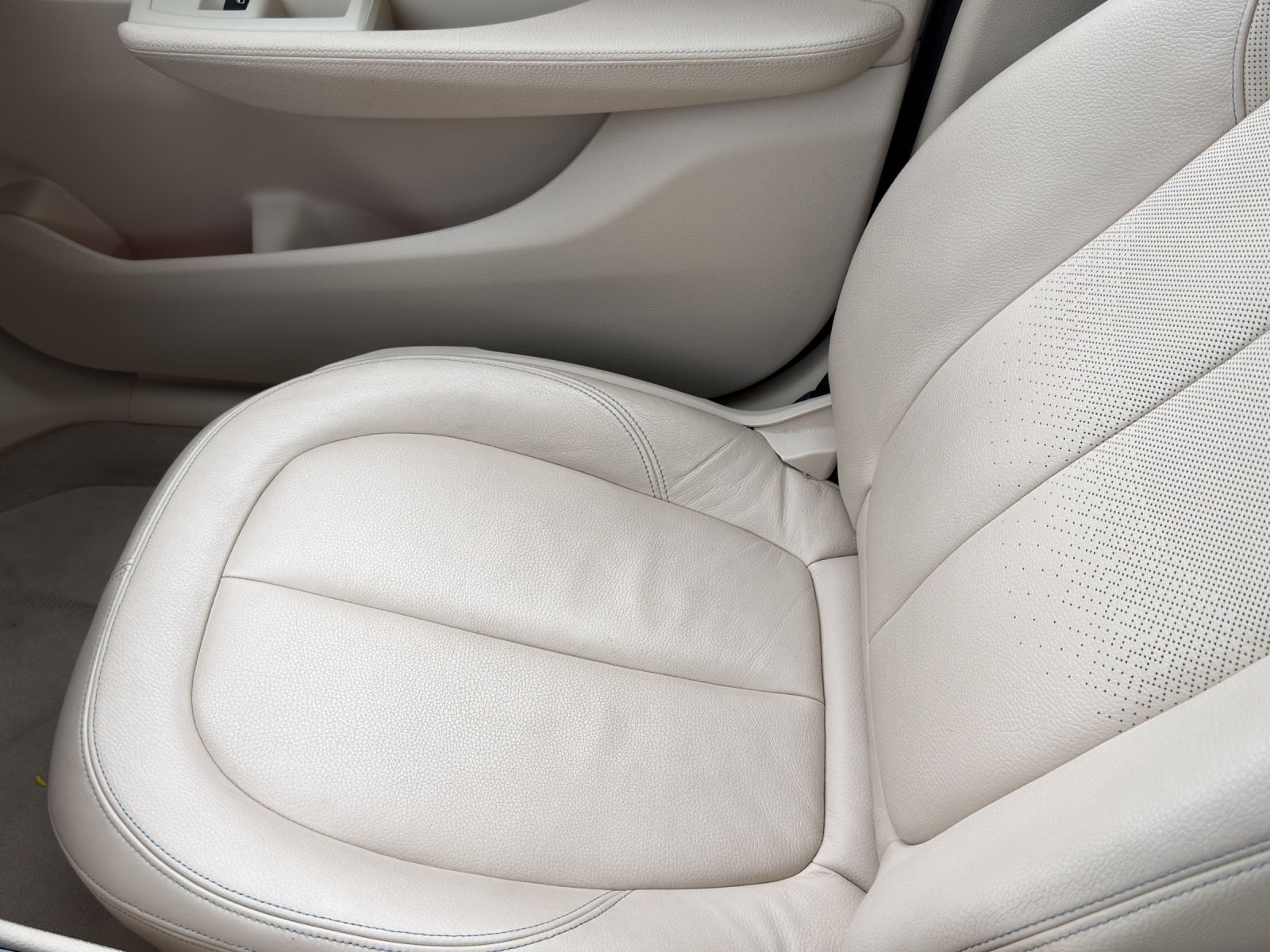BMW 225i Active Tourer Steptronic-image-26