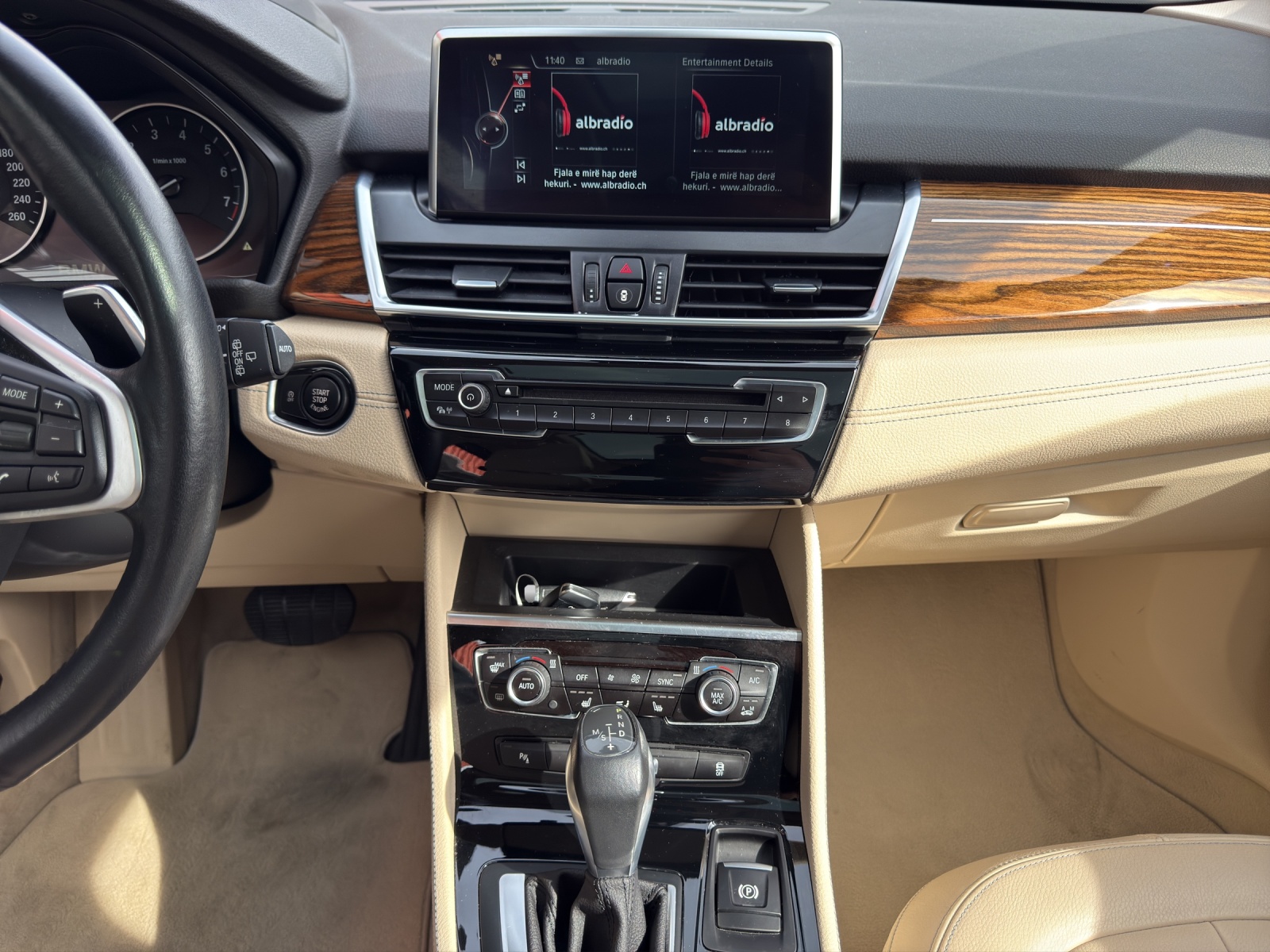 BMW 225i Active Tourer Steptronic-image-12