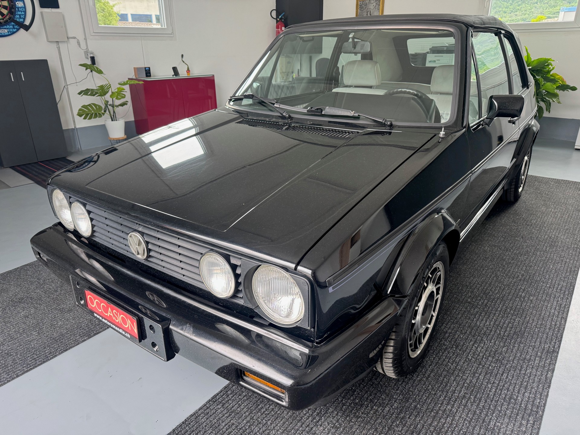 VW Golf Karmann Cabriolet 1800 Black Special-image-11