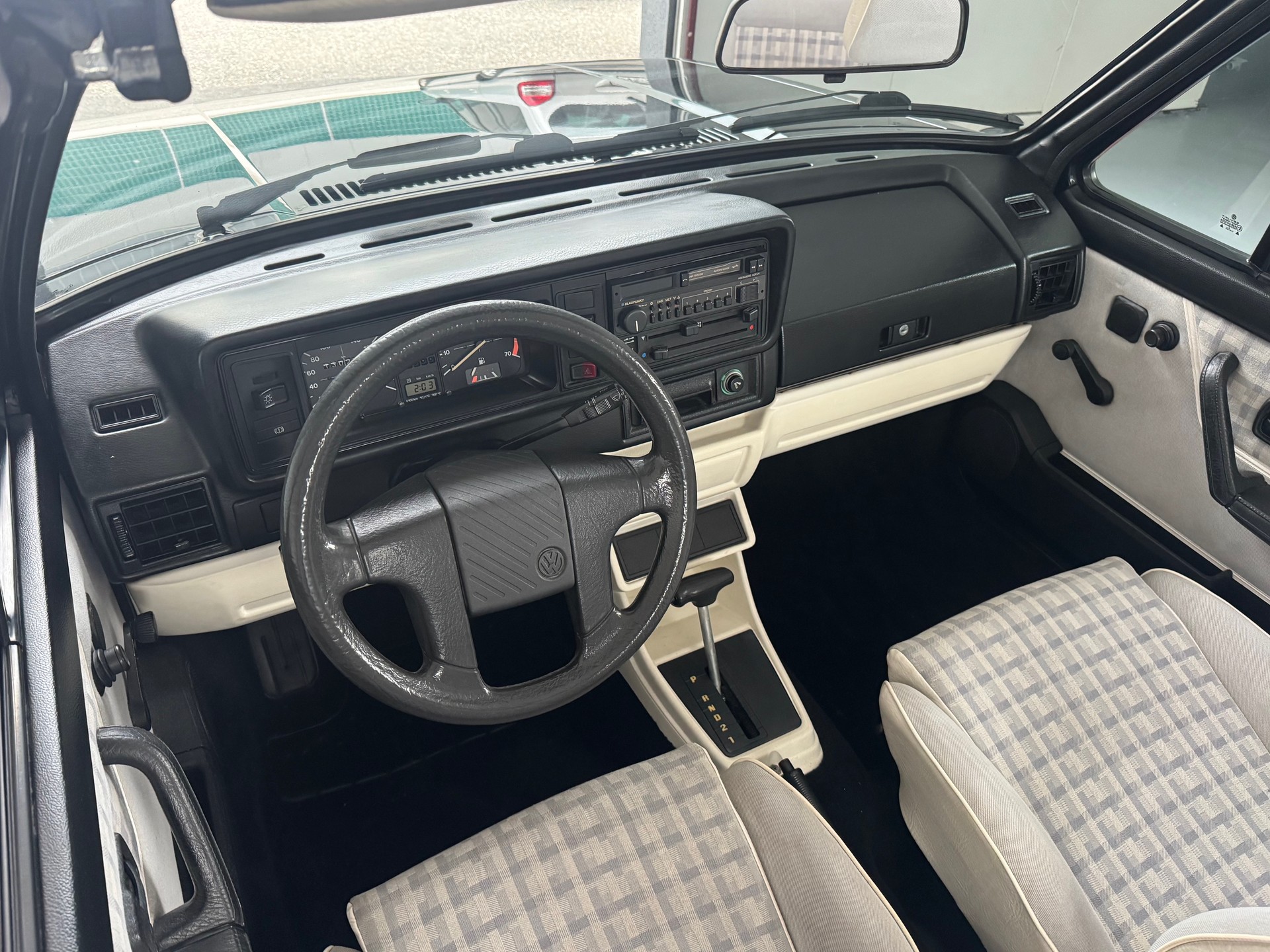 VW Golf Karmann Cabriolet 1800 Black Special-image-7