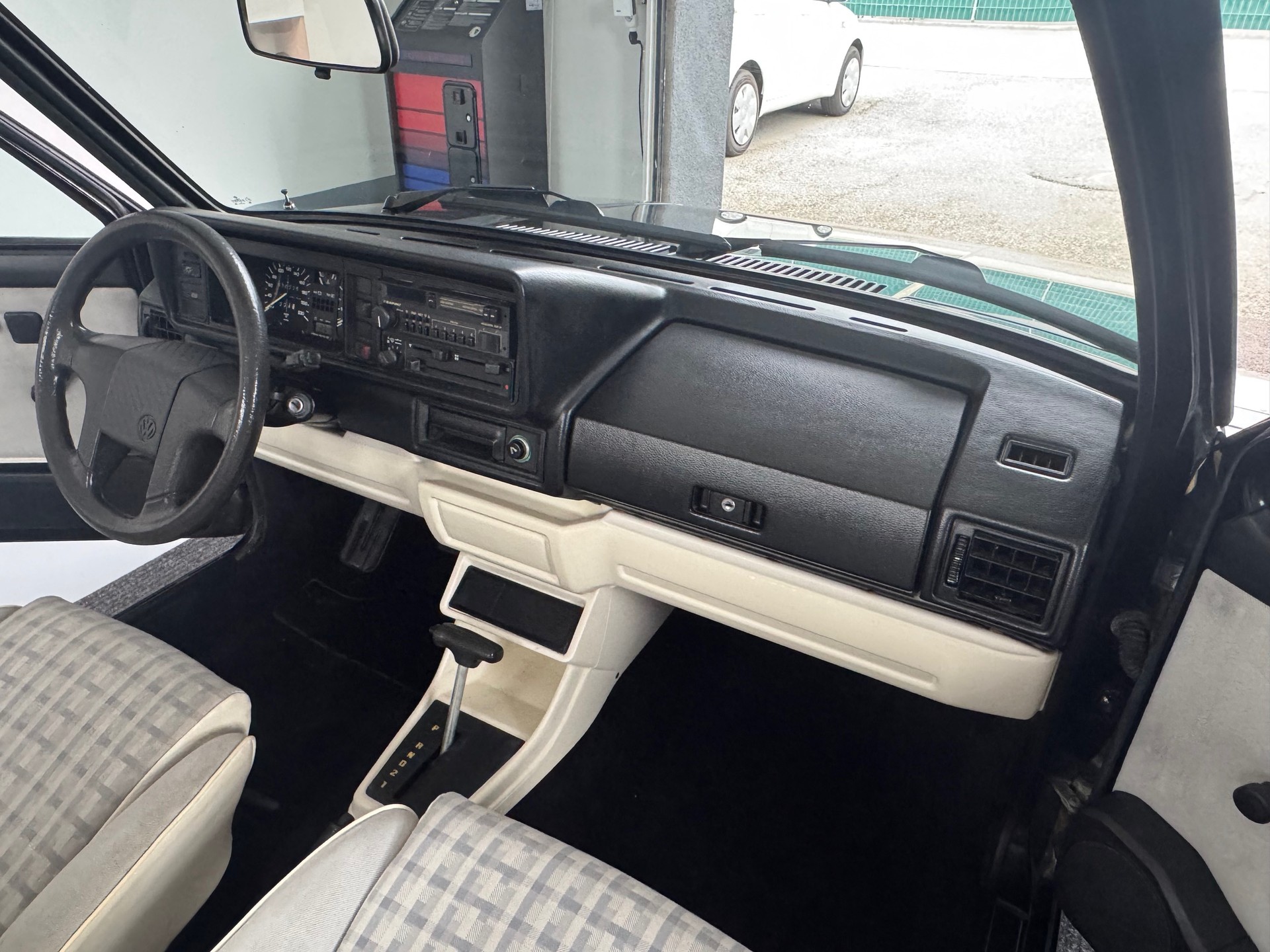 VW Golf Karmann Cabriolet 1800 Black Special-image-8