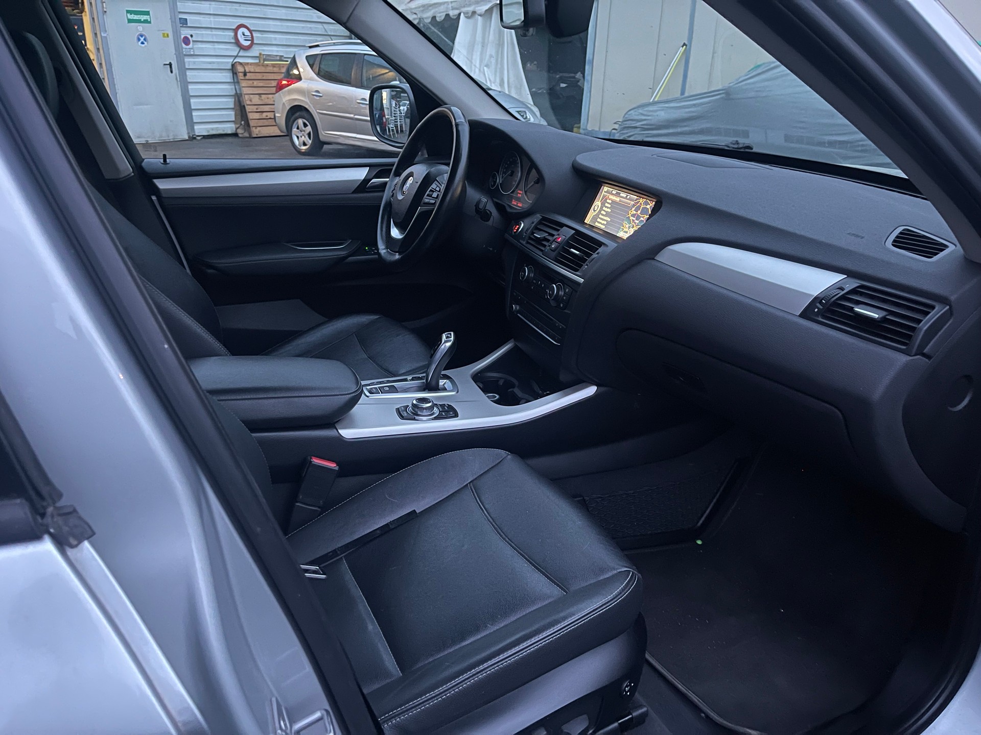 BMW X3 xDrive 20d Automat-MFK-image-13
